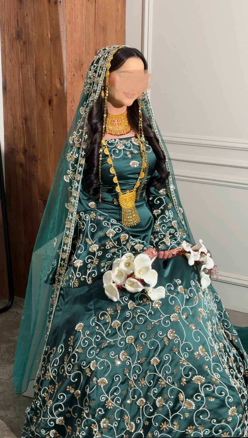Extravagant green henna malka dress with heavy embroidery فستان ملكة فخم مع شك يدوي ثقيل