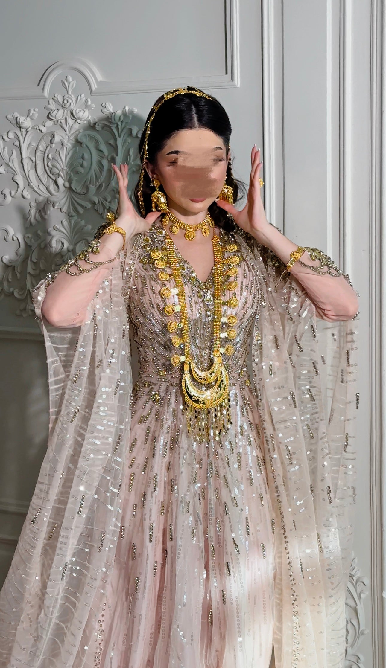 Champagne thoub with handmade crystals and veil ثوب روز جولد مع كريستالات باليد و طرحة