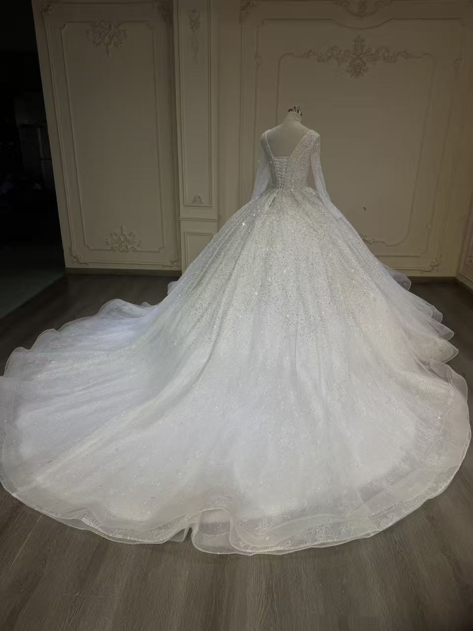 Handmade fully crystal dress over lace فستان كريستال ثقيل باليد مع طرحة فوق دانتيل