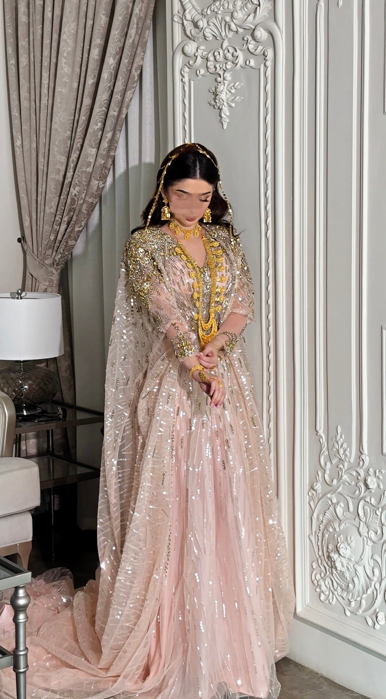 Champagne thoub with handmade crystals and veil ثوب روز جولد مع كريستالات باليد و طرحة