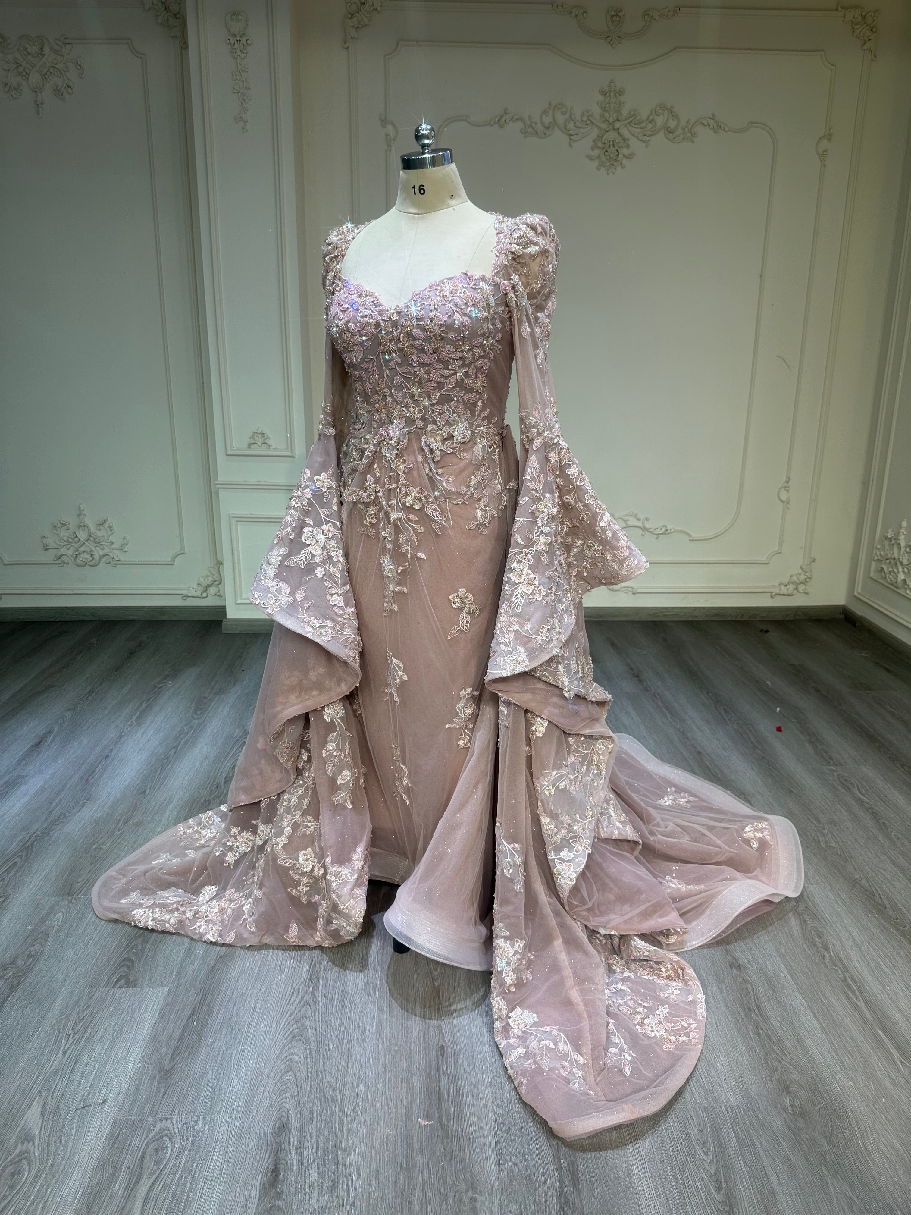 Champagne dress with removable skirt and veil فستان روز جولد مع خرز ذهبي و طرحة