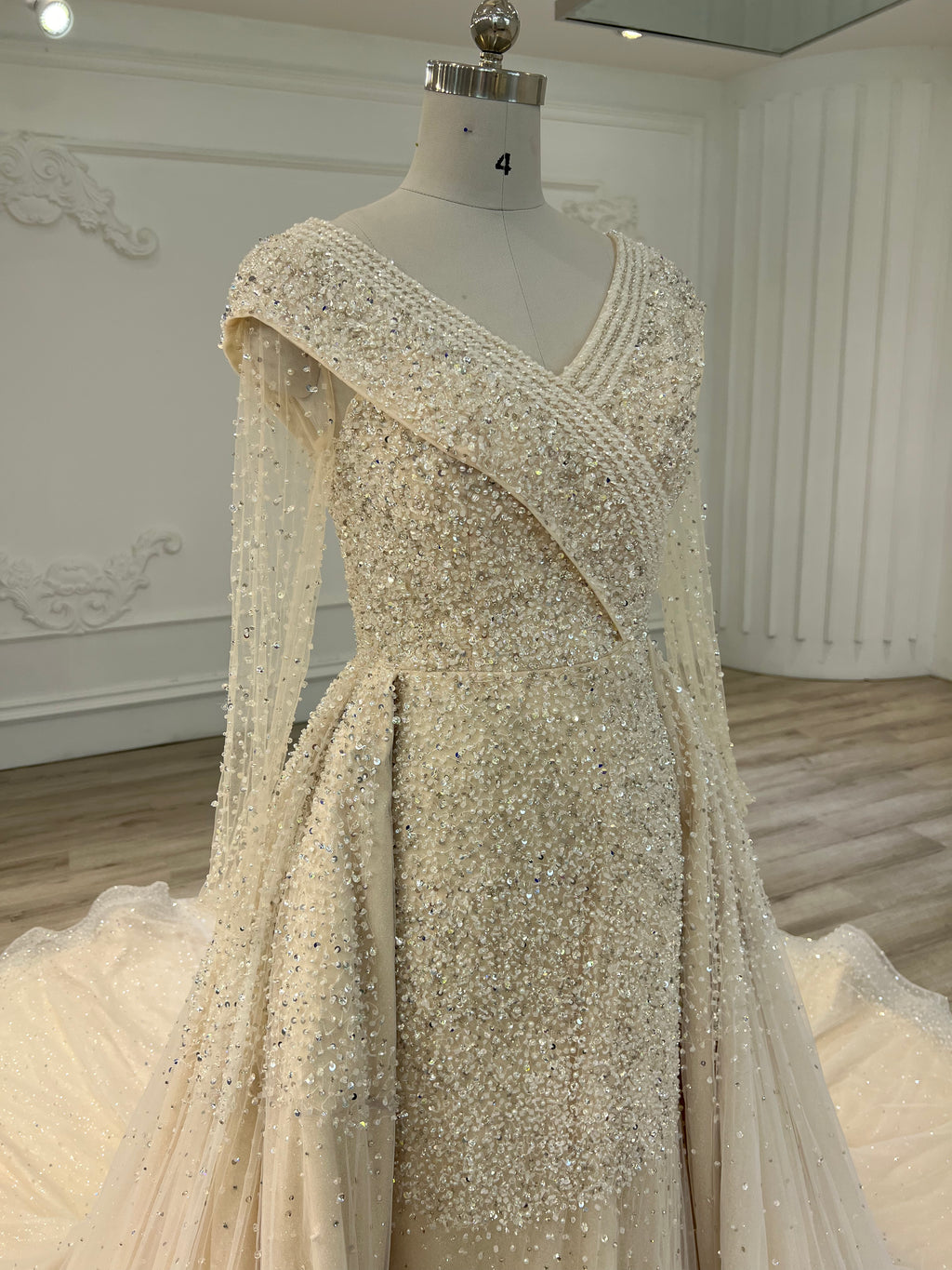 Luxury crystal fishtail weeeing dress with veilفستان فخم جدا من الكريستال اليدوي مع طرحة