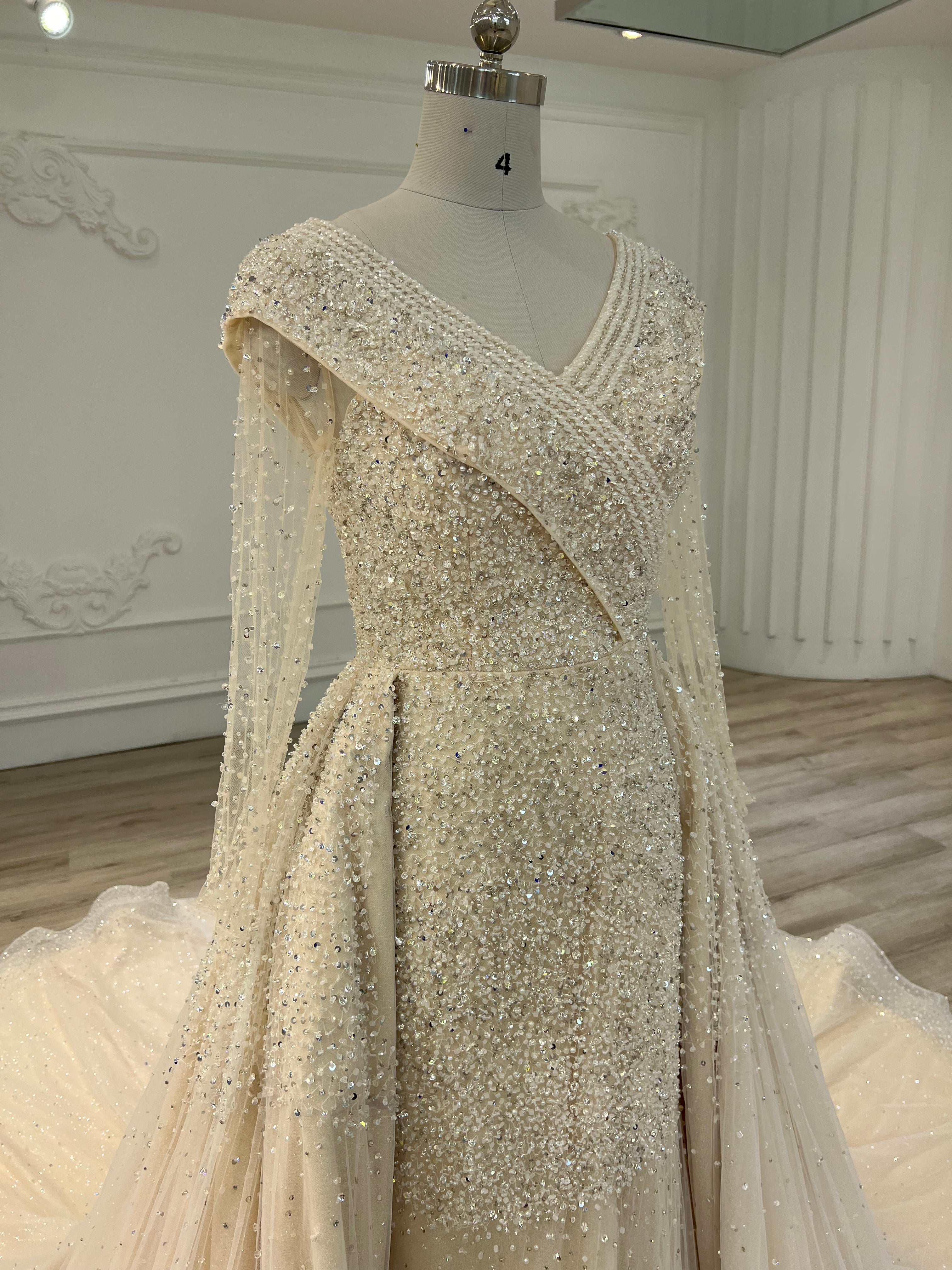 Luxury crystal fishtail weeeing dress with veilفستان فخم جدا من الكريستال اليدوي مع طرحة