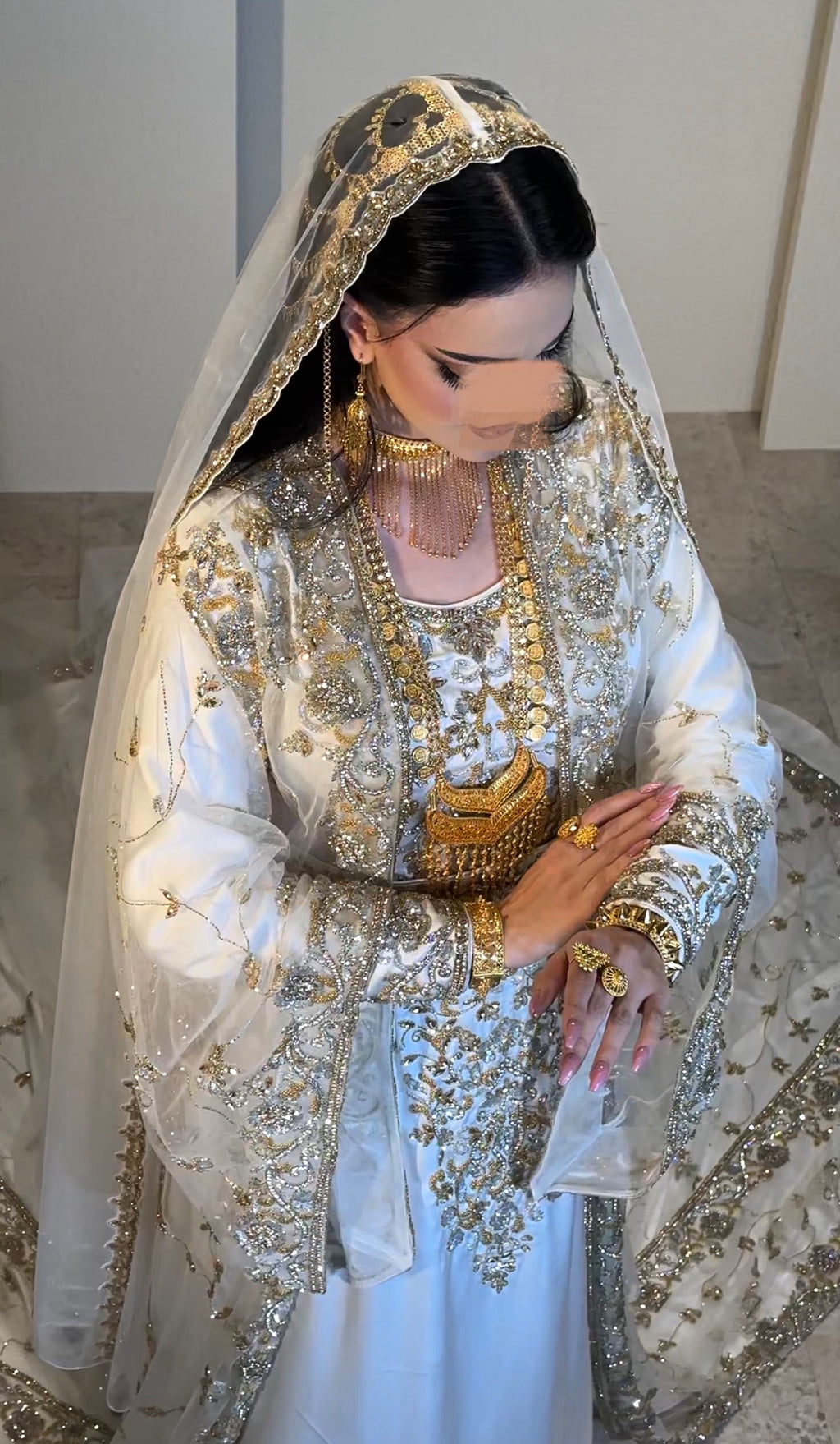 White Malka thoub ثوب ايفز برايدل ابيض و ذهبي