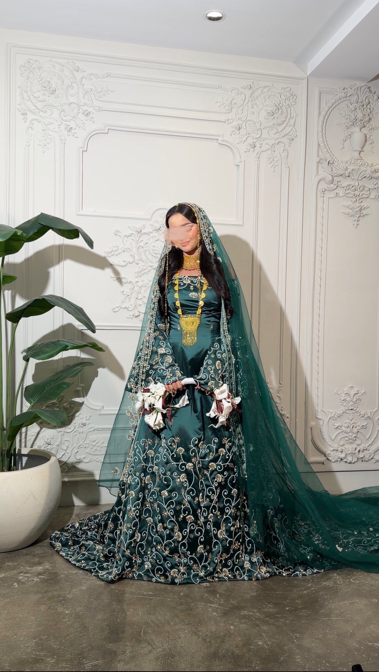 Extravagant green henna malka dress with heavy embroidery فستان ملكة فخم مع شك يدوي ثقيل