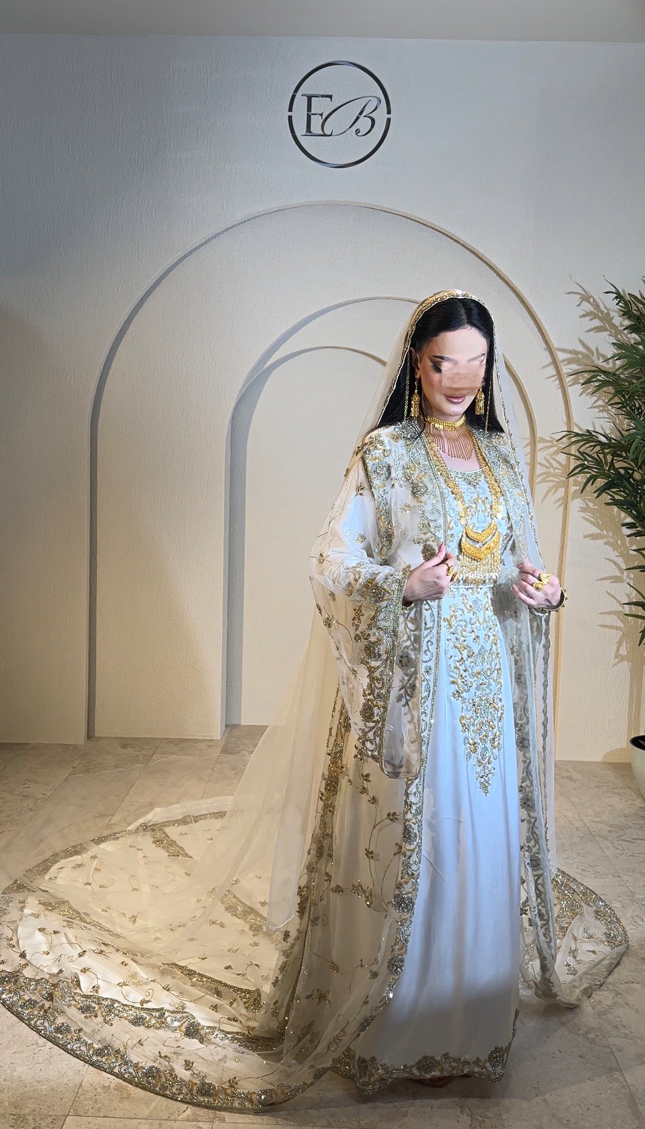White Malka thoub ثوب ايفز برايدل ابيض و ذهبي
