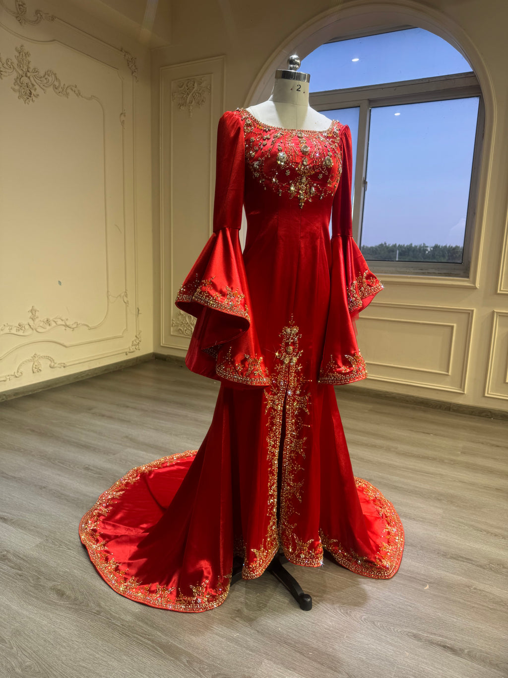 Red and gold fishtail malka dress with veil فستان ملكة احمر و ذهبي مع طرحة