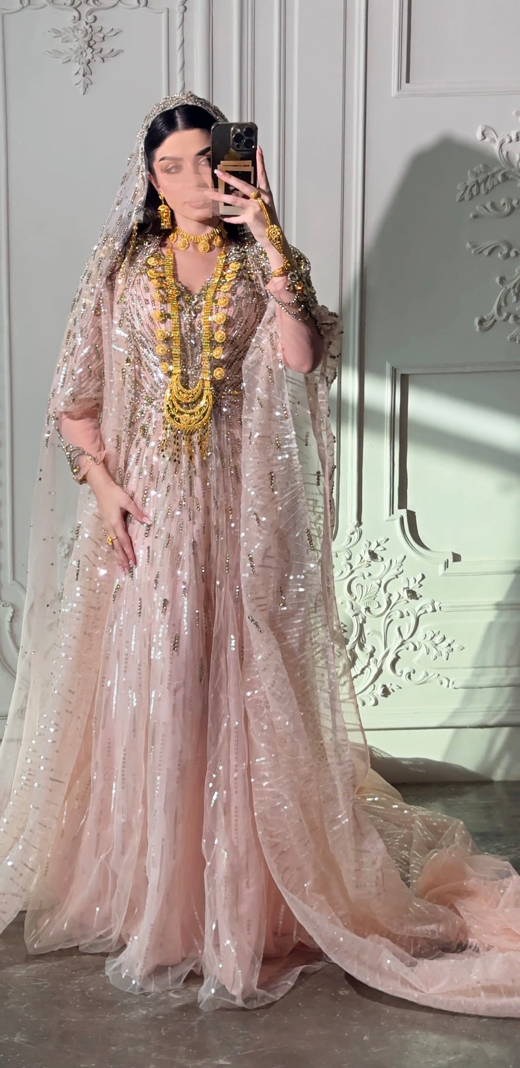 Champagne thoub with handmade crystals and veil ثوب روز جولد مع كريستالات باليد و طرحة