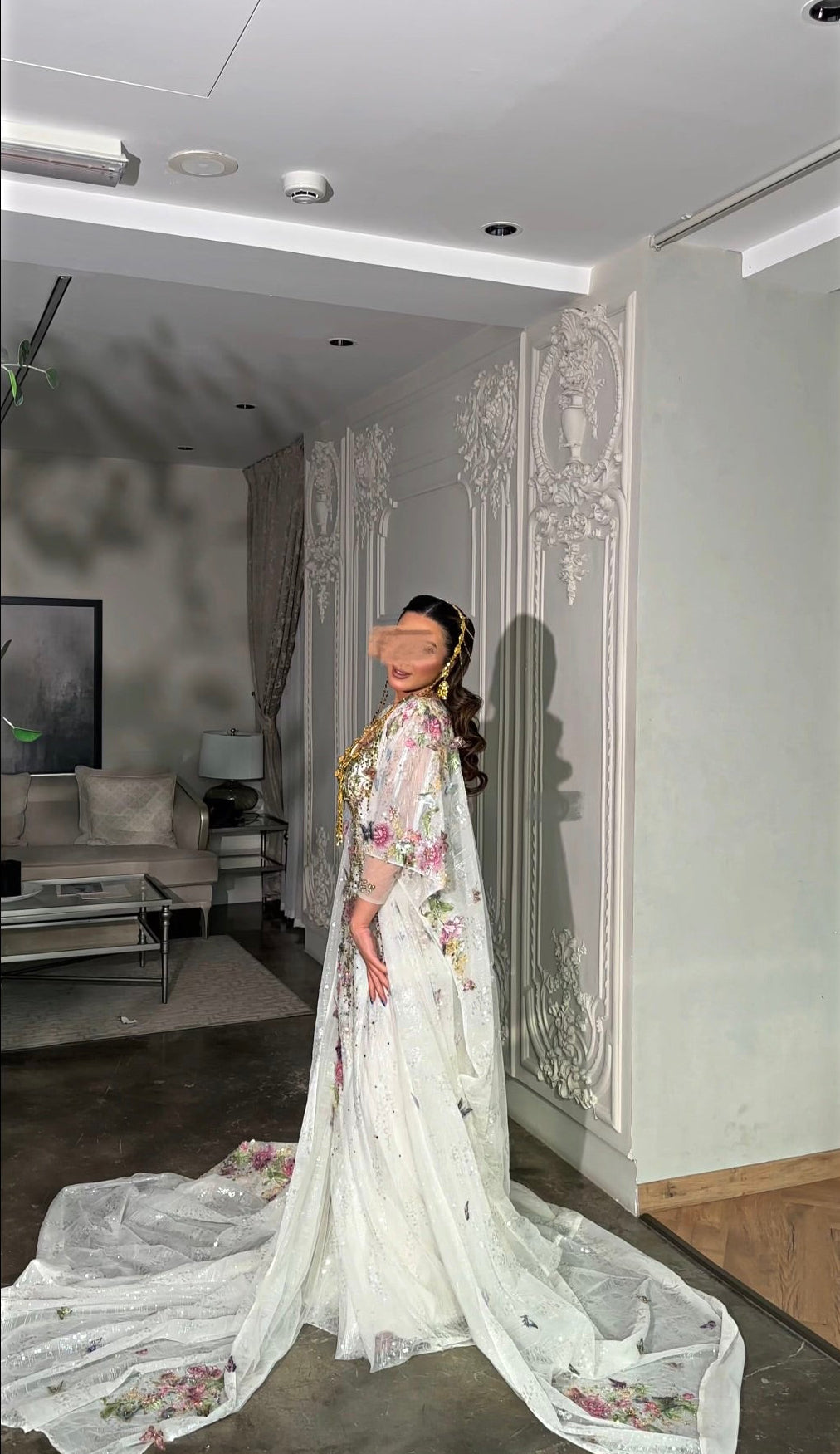 White thoub with crystal and handmade details ثوب ابيض مع ورد و كريستال يدوي