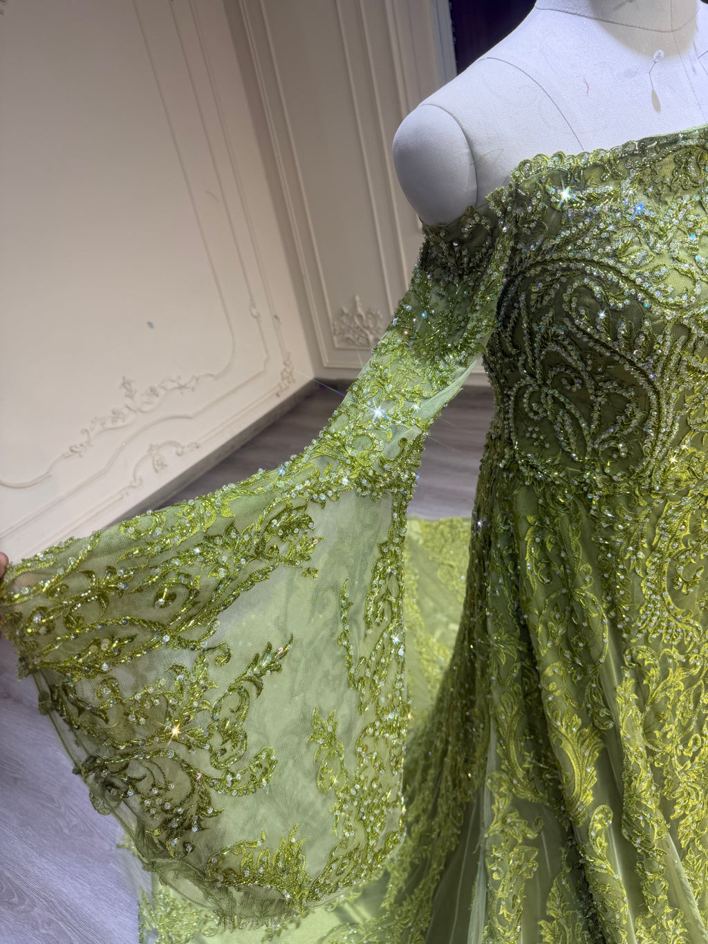 Olive green malka lace dress فستان ملكة دانتيل فستقي مع طرحة