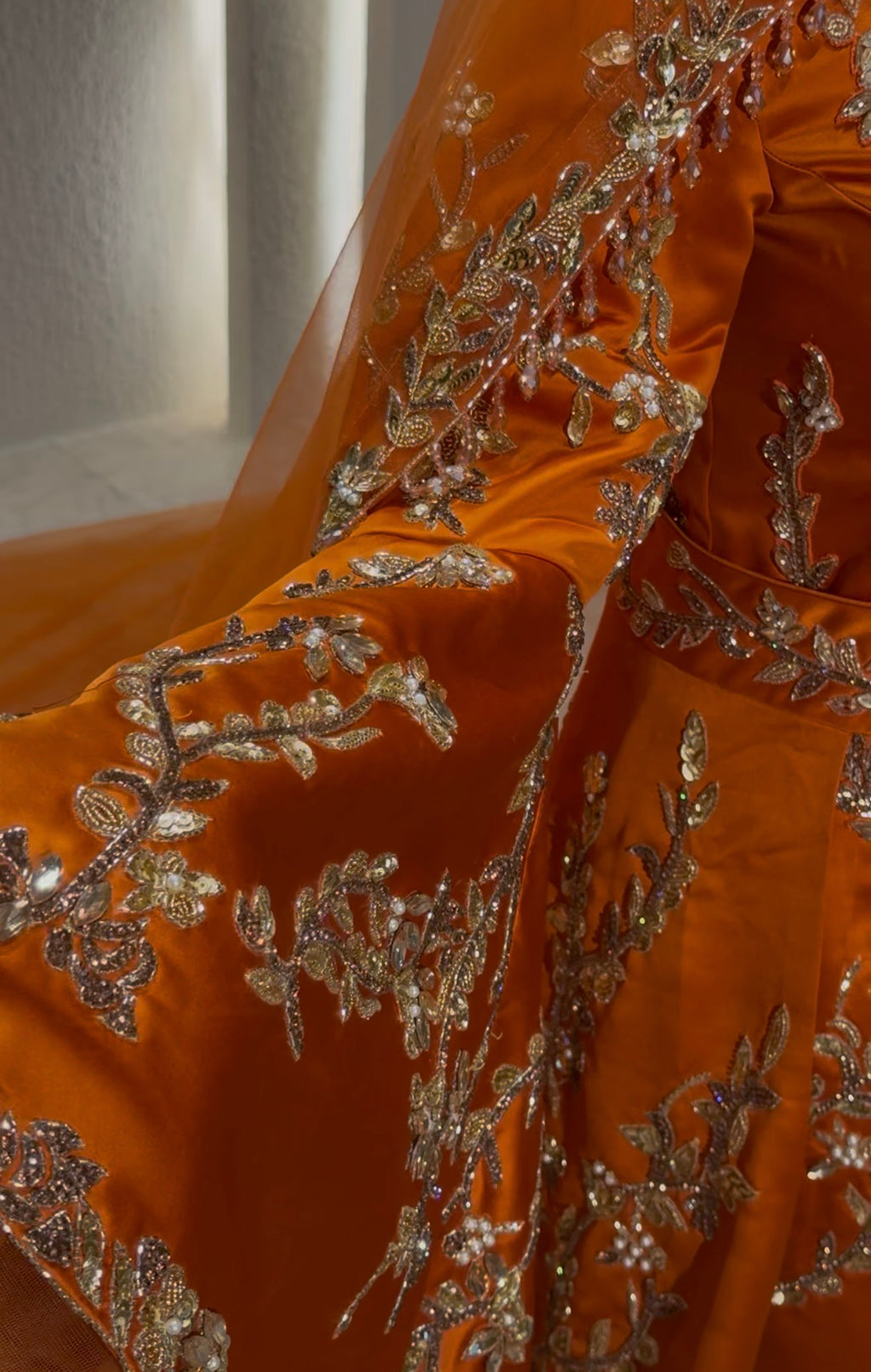 Burnt Orange Malka dress فستان ملكة برتقالي مع ذهبي مع طرحة