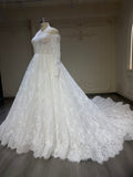 Intricate lace dress with corset and long veil فستان دانتيل فرنسي مع كورسيت و طرحة طويلة