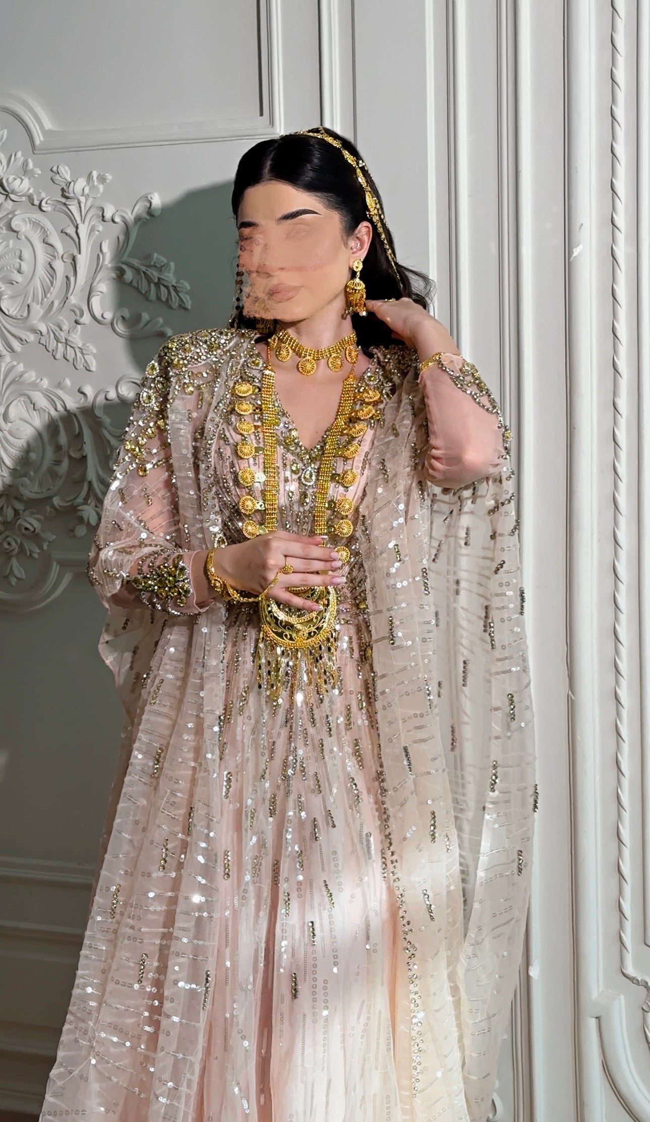 Champagne thoub with handmade crystals and veil ثوب روز جولد مع كريستالات باليد و طرحة