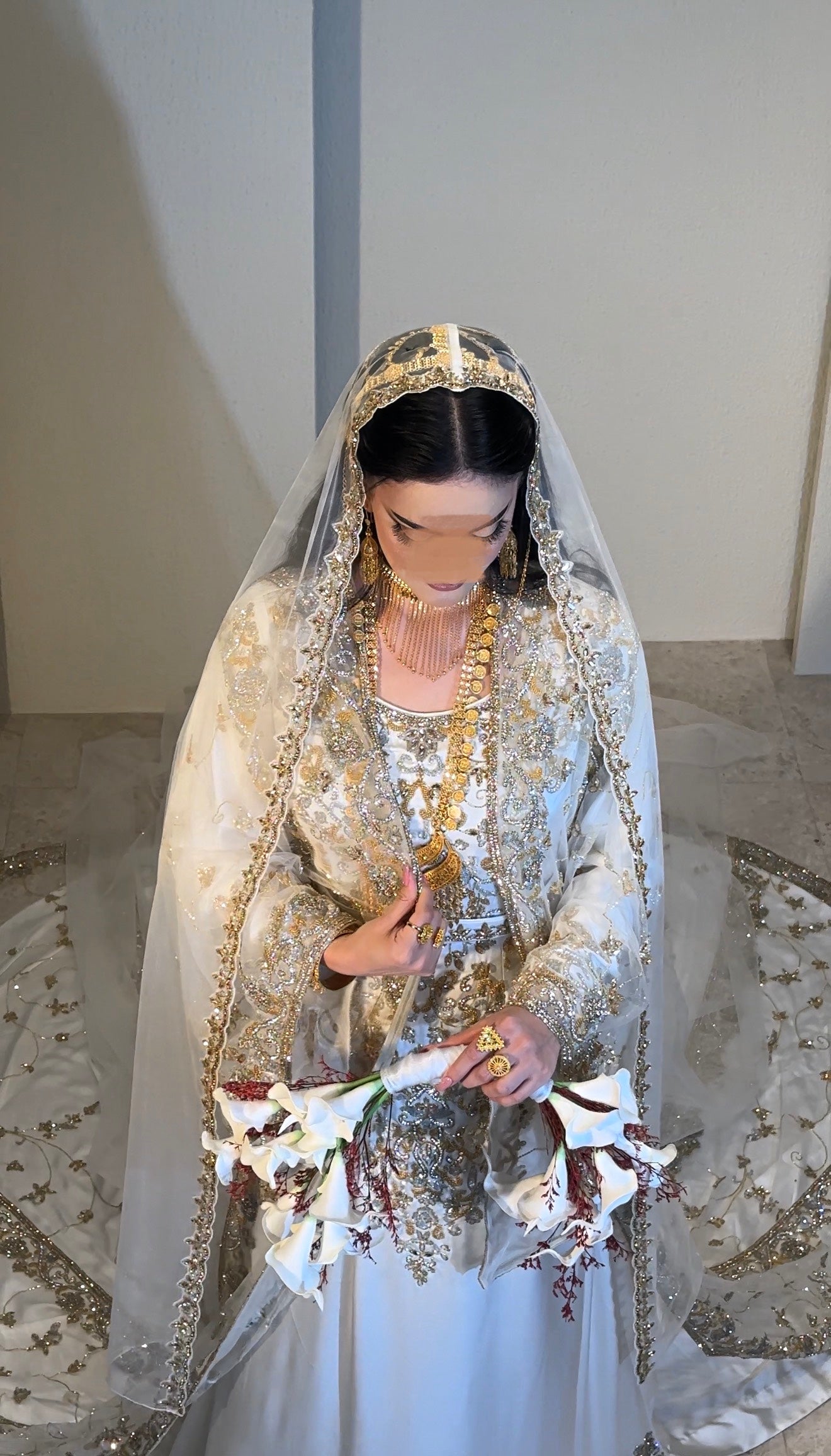 White Malka thoub ثوب ايفز برايدل ابيض و ذهبي