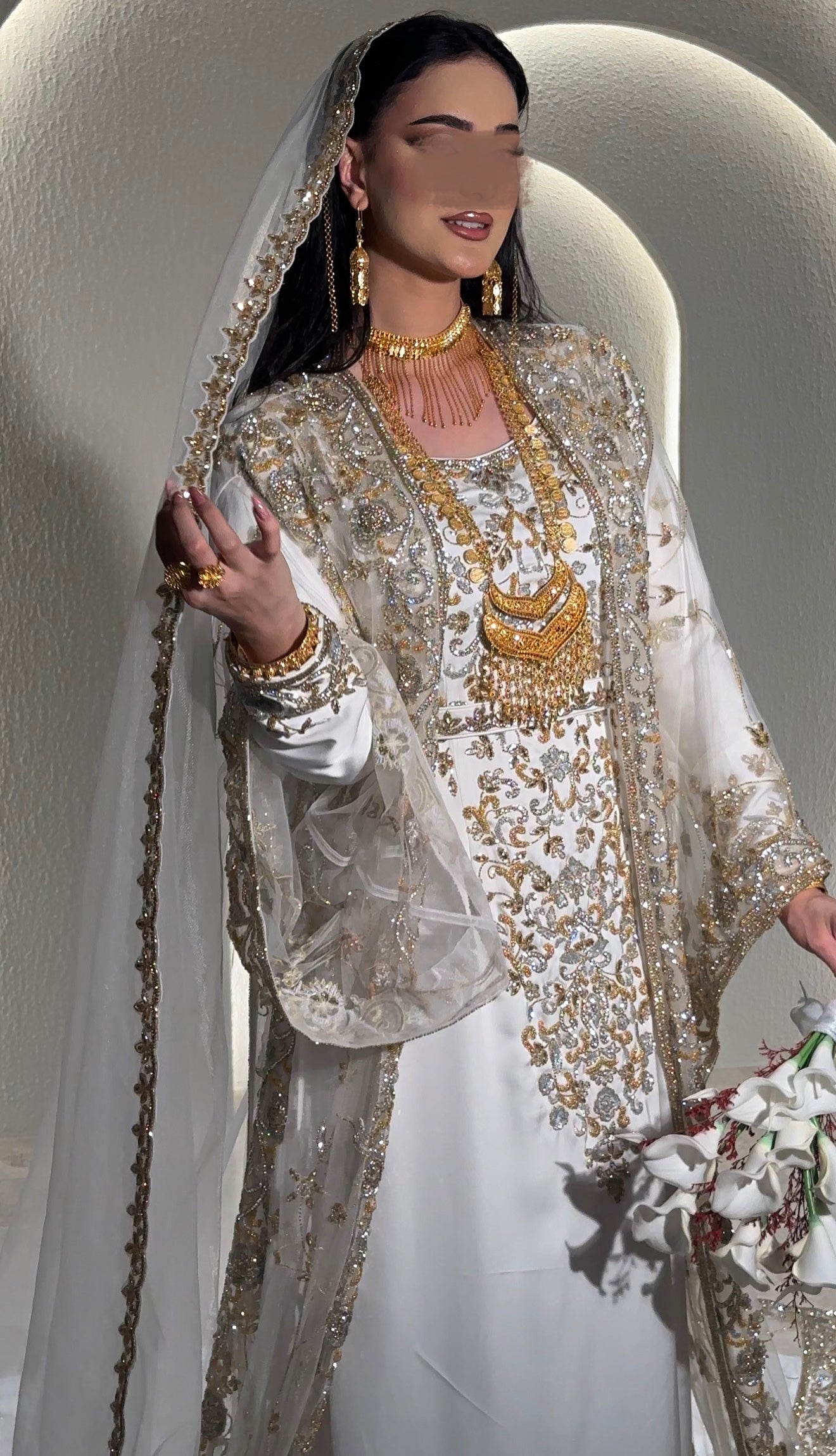 White Malka thoub ثوب ايفز برايدل ابيض و ذهبي