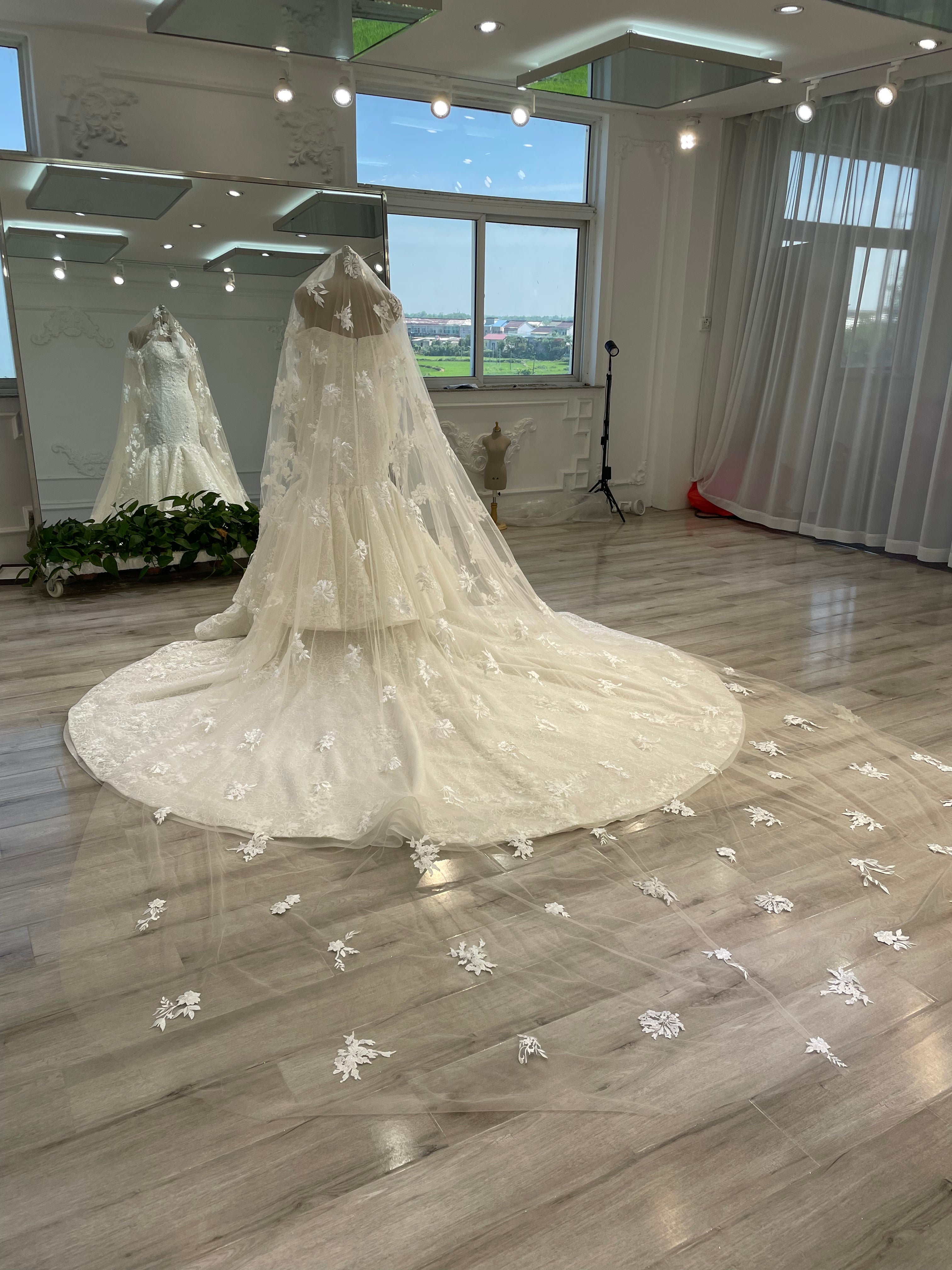 Mermaid off-white dress with alencon lace and handmade flowers فستان بقصة حورية البحر مع دانتيل ثقيل و ورد باليد