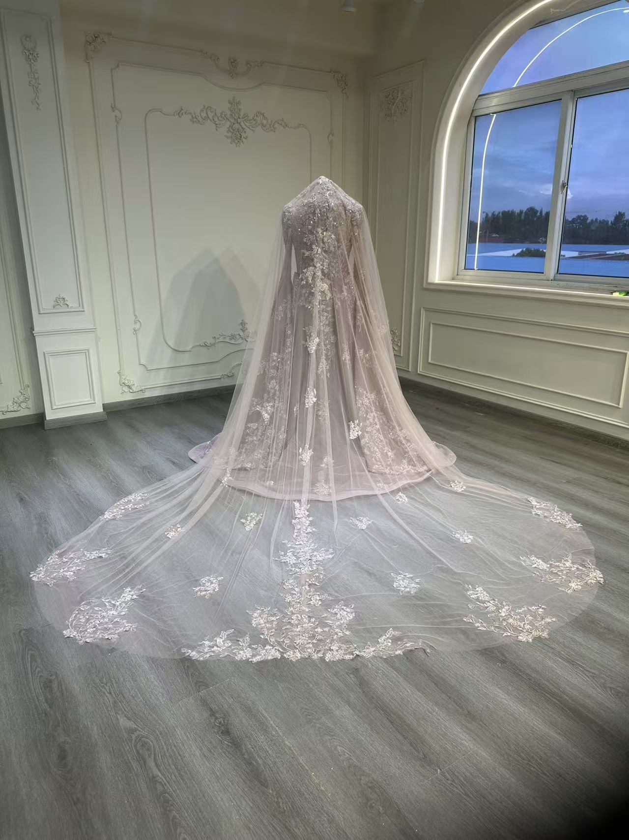 Champagne dress with removable skirt and veil فستان روز جولد مع خرز ذهبي و طرحة