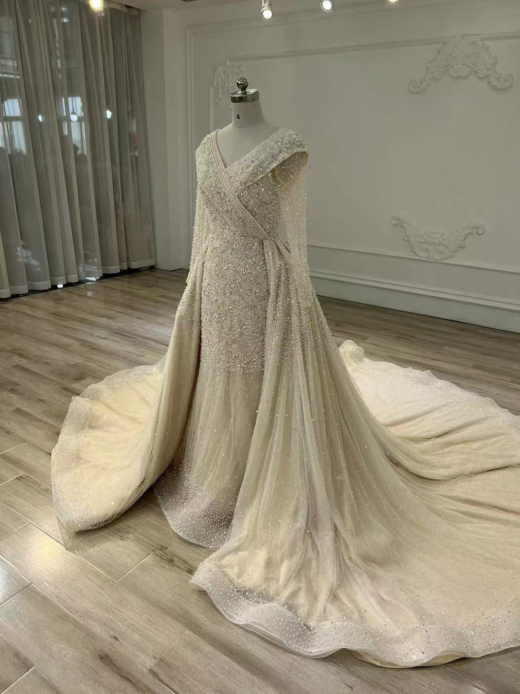 Luxury crystal fishtail weeeing dress with veilفستان فخم جدا من الكريستال اليدوي مع طرحة