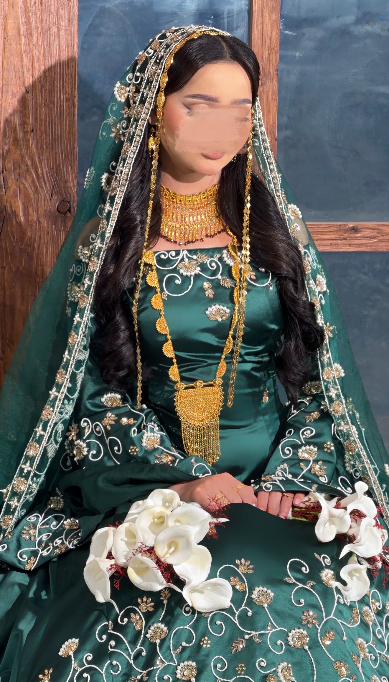 Extravagant green henna malka dress with heavy embroidery فستان ملكة فخم مع شك يدوي ثقيل