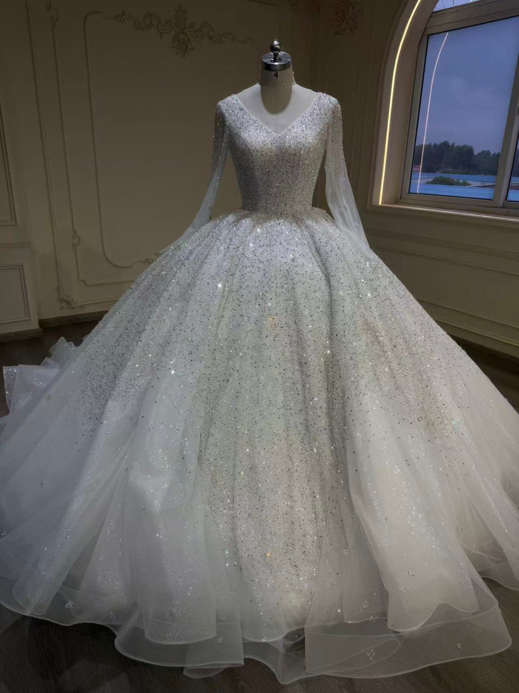 Handmade fully crystal dress over lace فستان كريستال ثقيل باليد مع طرحة فوق دانتيل