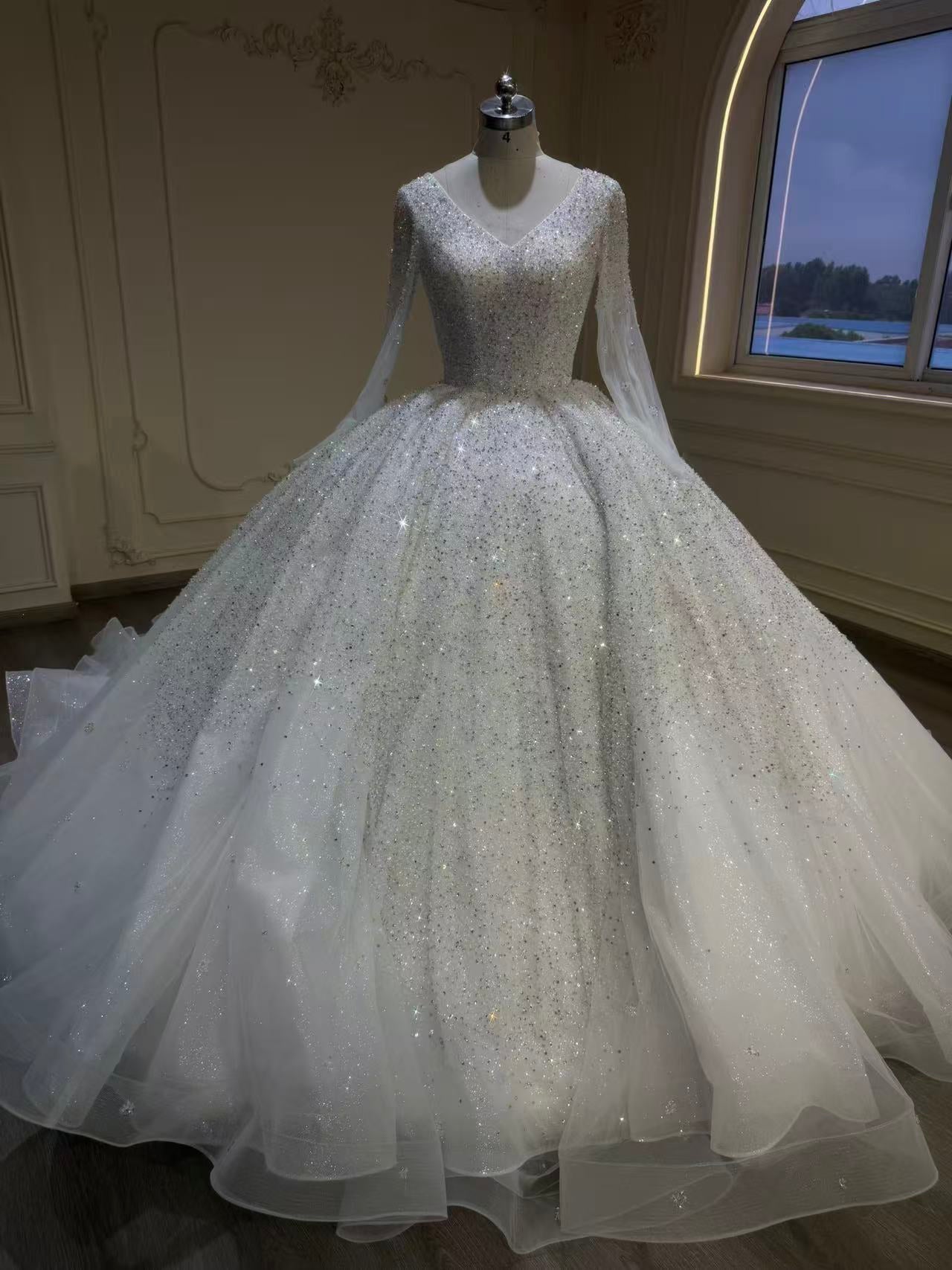 Handmade fully crystal dress over lace فستان كريستال ثقيل باليد مع طرحة فوق دانتيل