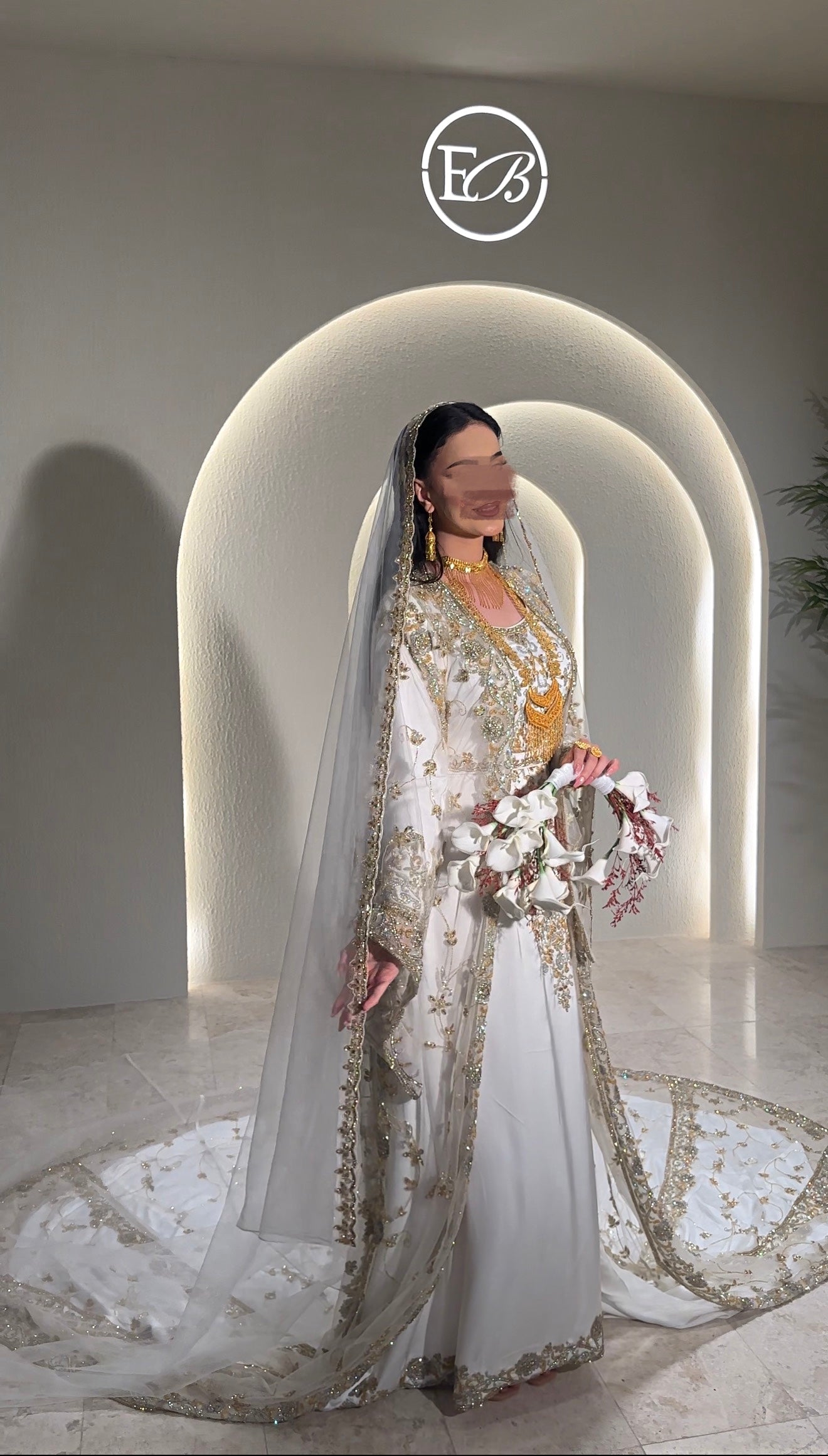 White Malka thoub ثوب ايفز برايدل ابيض و ذهبي