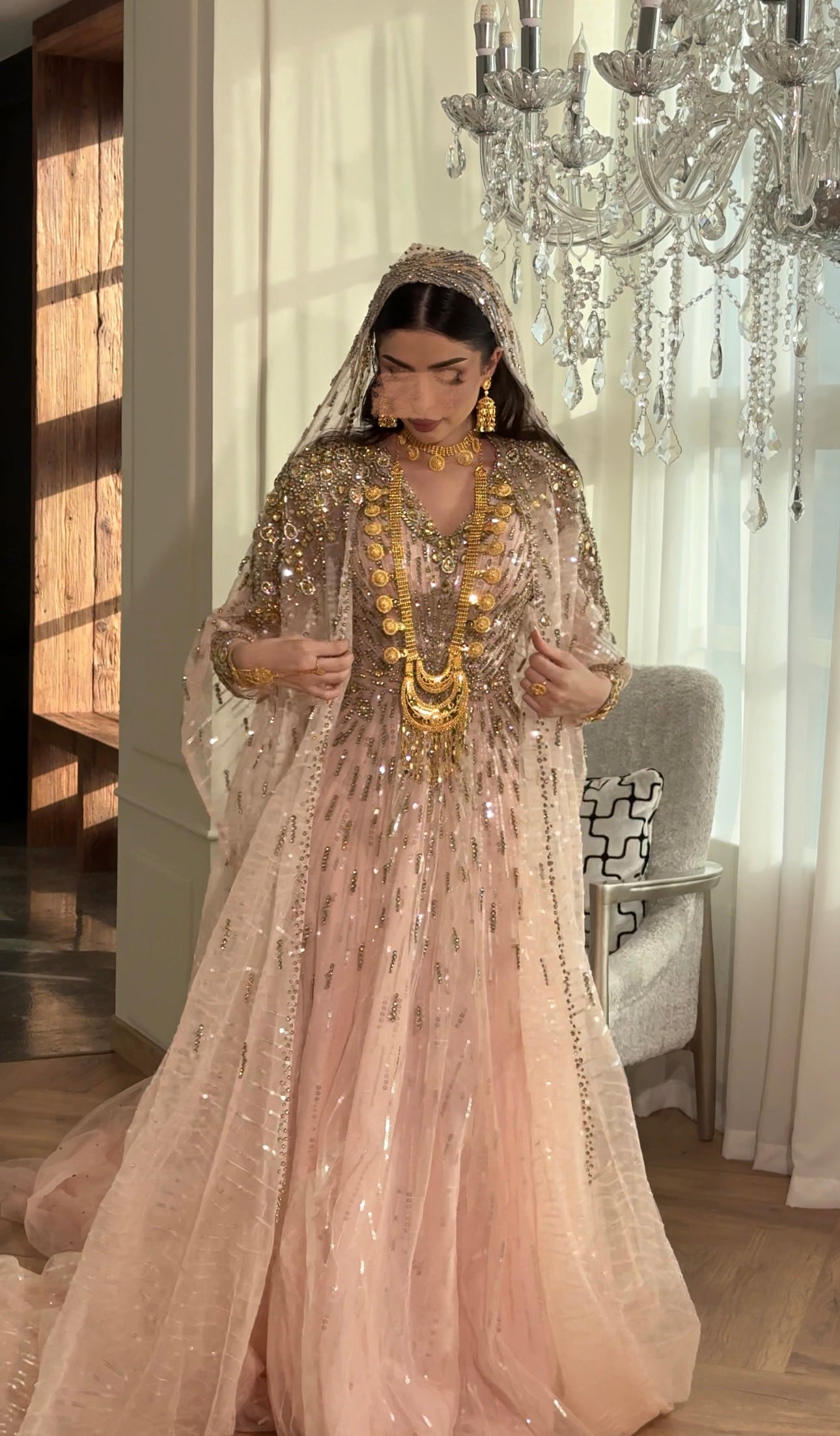 Champagne thoub with handmade crystals and veil ثوب روز جولد مع كريستالات باليد و طرحة