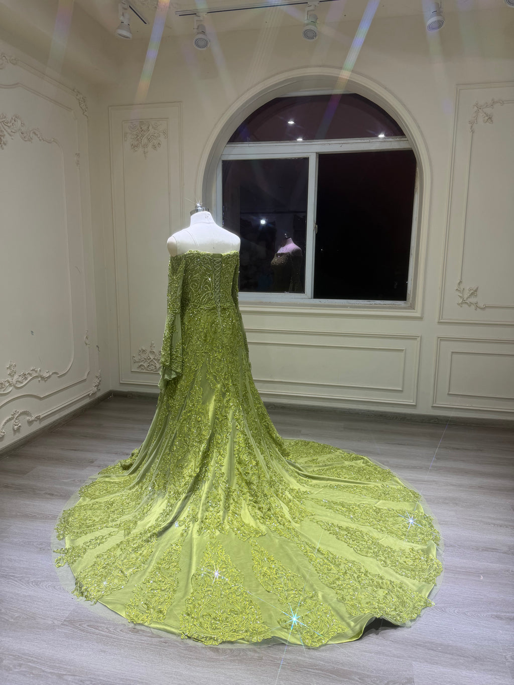 Olive green malka lace dress فستان ملكة دانتيل فستقي مع طرحة