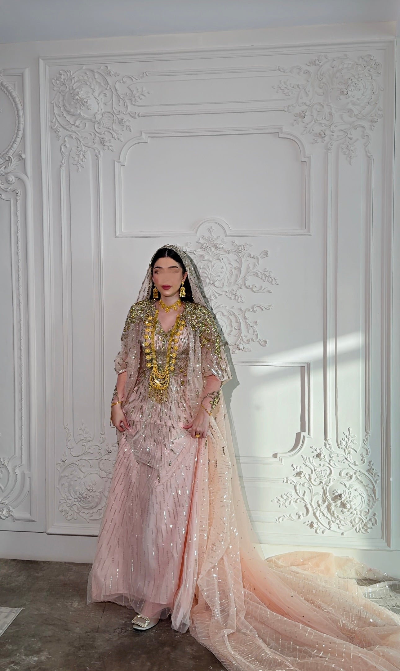 Champagne thoub with handmade crystals and veil ثوب روز جولد مع كريستالات باليد و طرحة