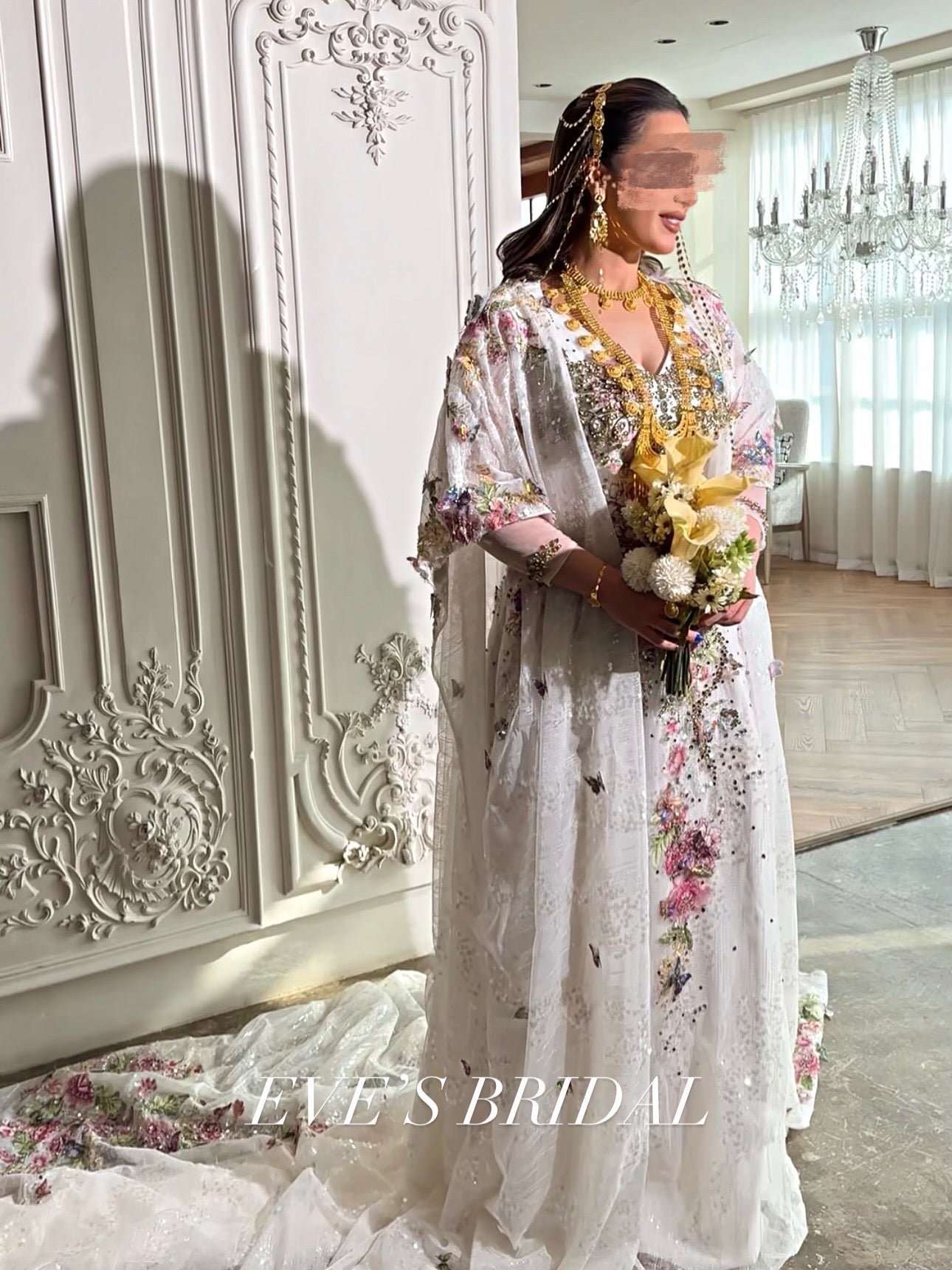 White thoub with crystal and handmade details ثوب ابيض مع ورد و كريستال يدوي