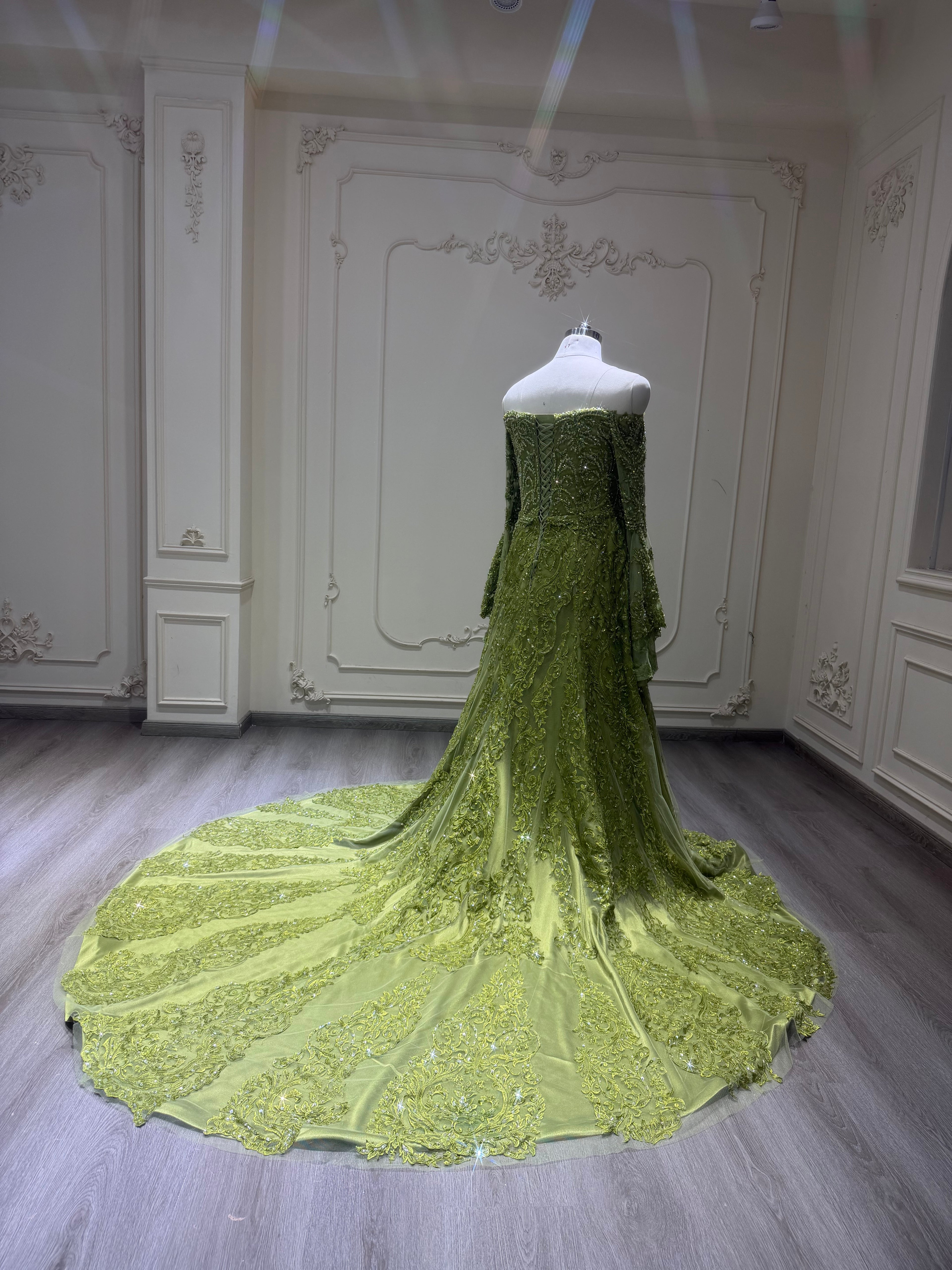Olive green malka lace dress فستان ملكة دانتيل فستقي مع طرحة