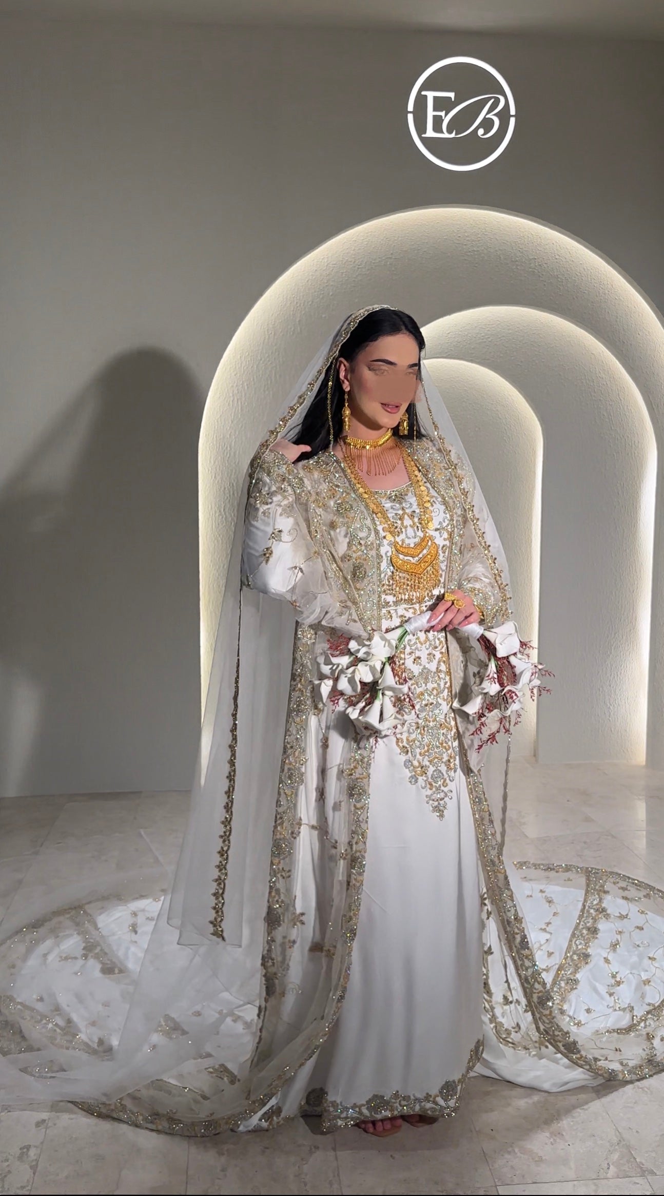 White Malka thoub ثوب ايفز برايدل ابيض و ذهبي