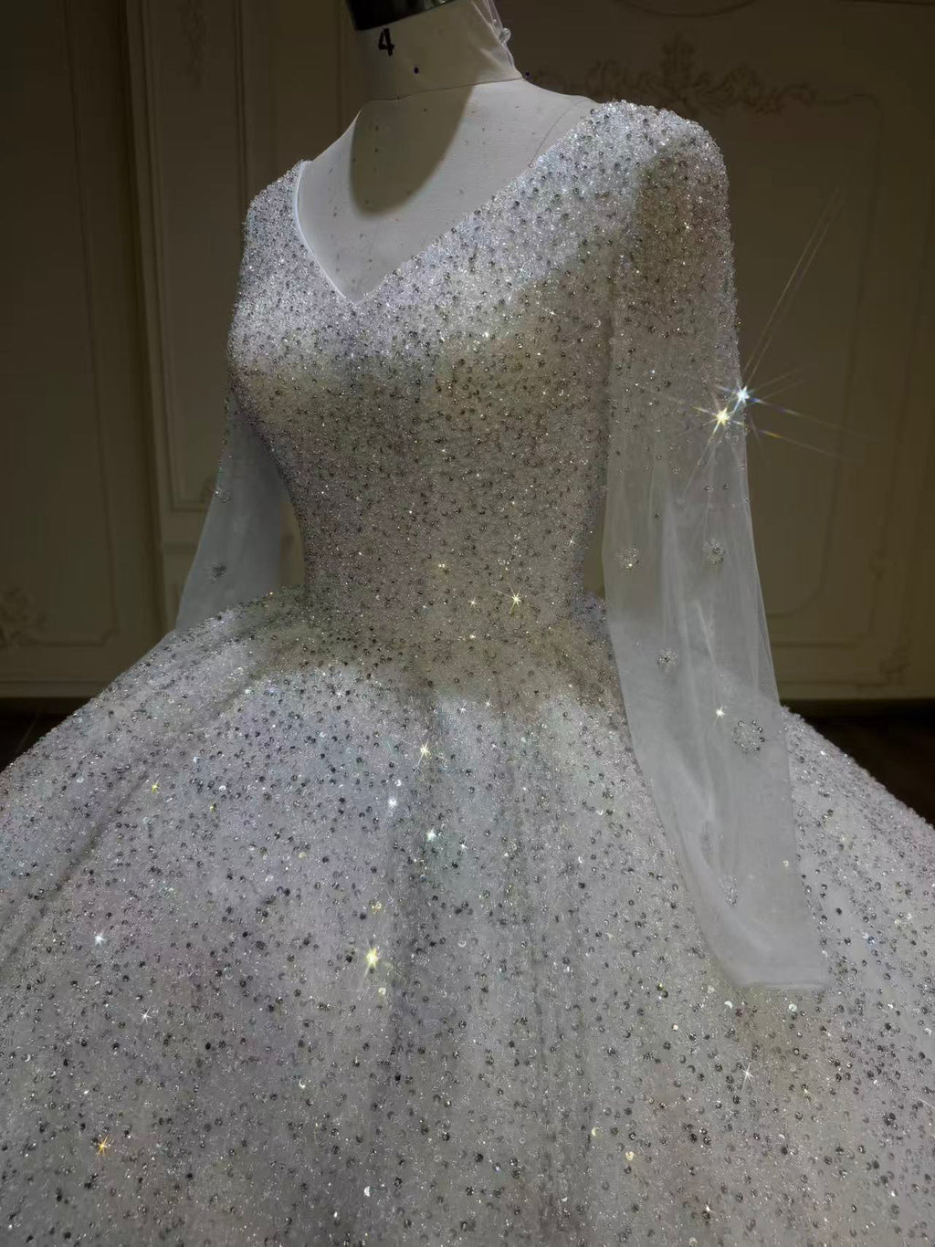 Handmade fully crystal dress over lace فستان كريستال ثقيل باليد مع طرحة فوق دانتيل