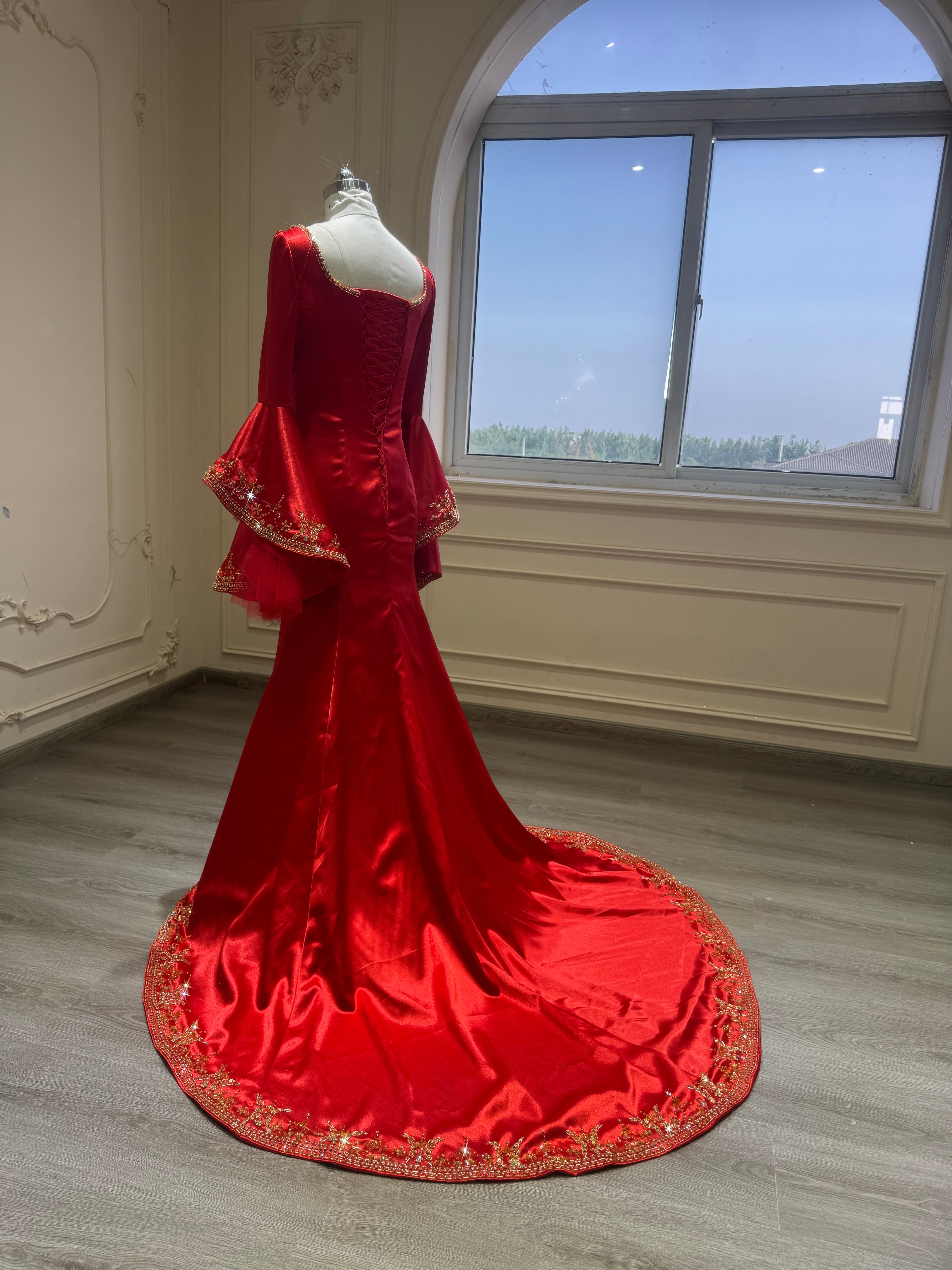 Red and gold fishtail malka dress with veil فستان ملكة احمر و ذهبي مع طرحة