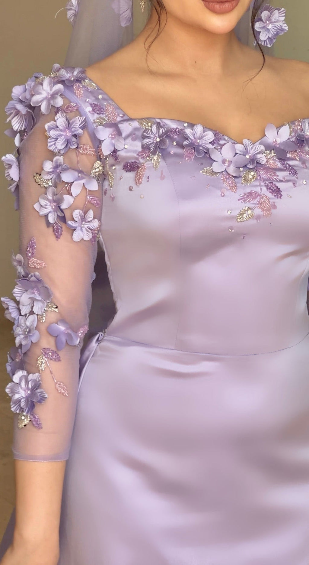 Lilac flower dress with veil and handmade flowers فستان خطوبة ليلكي مع تركيب يدوي للورد