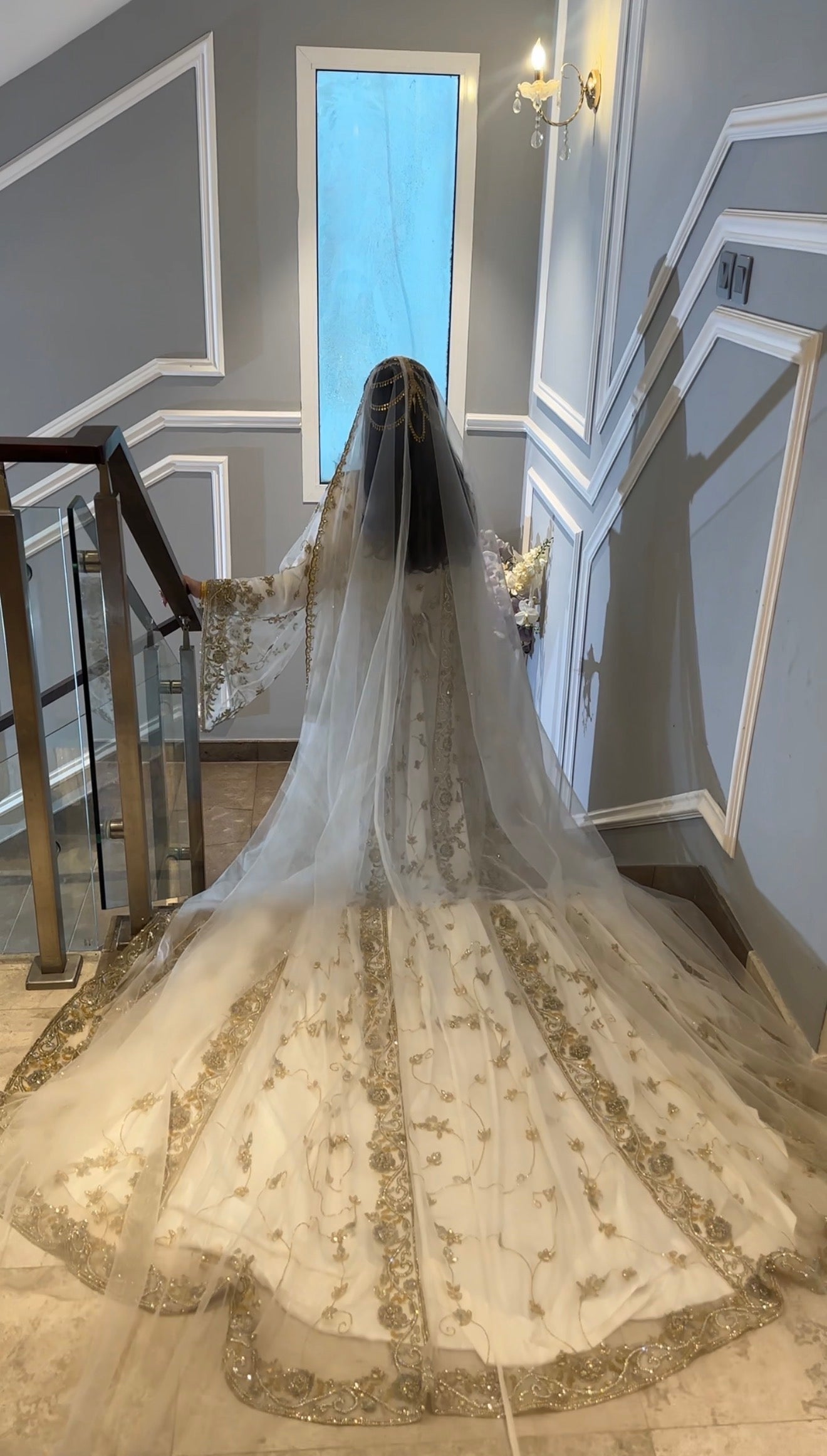 White Malka thoub ثوب ايفز برايدل ابيض و ذهبي