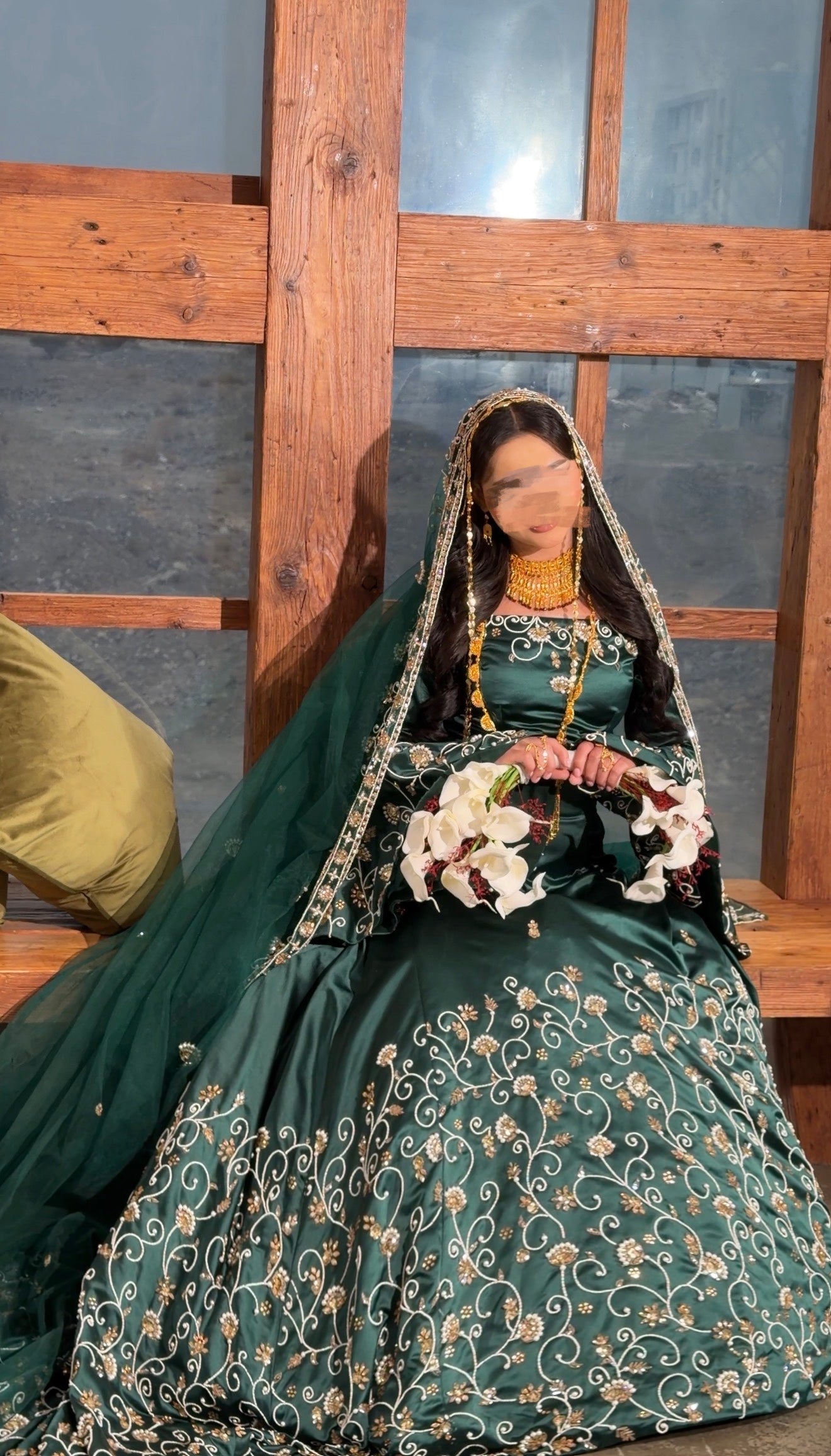 Extravagant green henna malka dress with heavy embroidery فستان ملكة فخم مع شك يدوي ثقيل