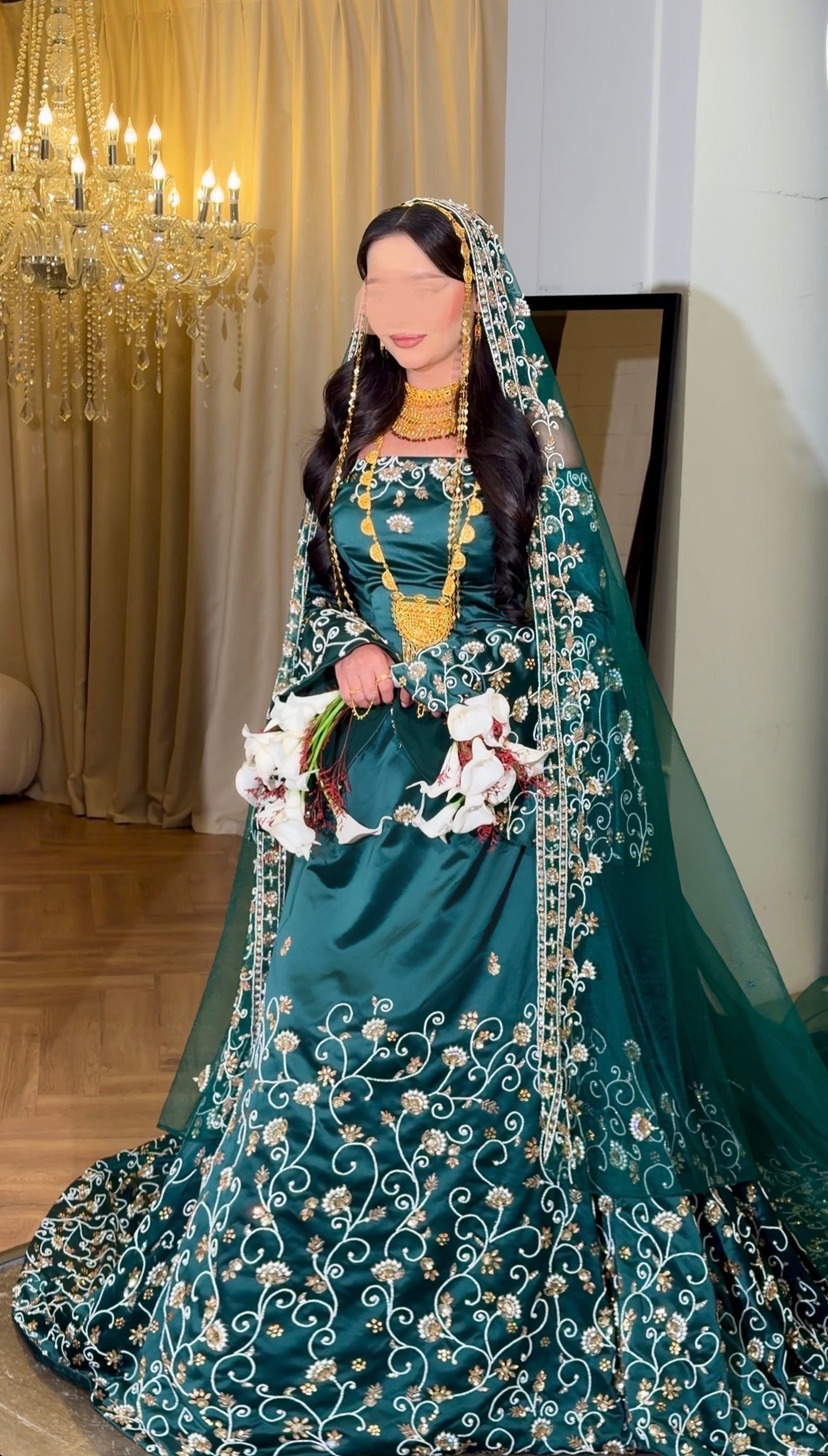 Extravagant green henna malka dress with heavy embroidery فستان ملكة فخم مع شك يدوي ثقيل