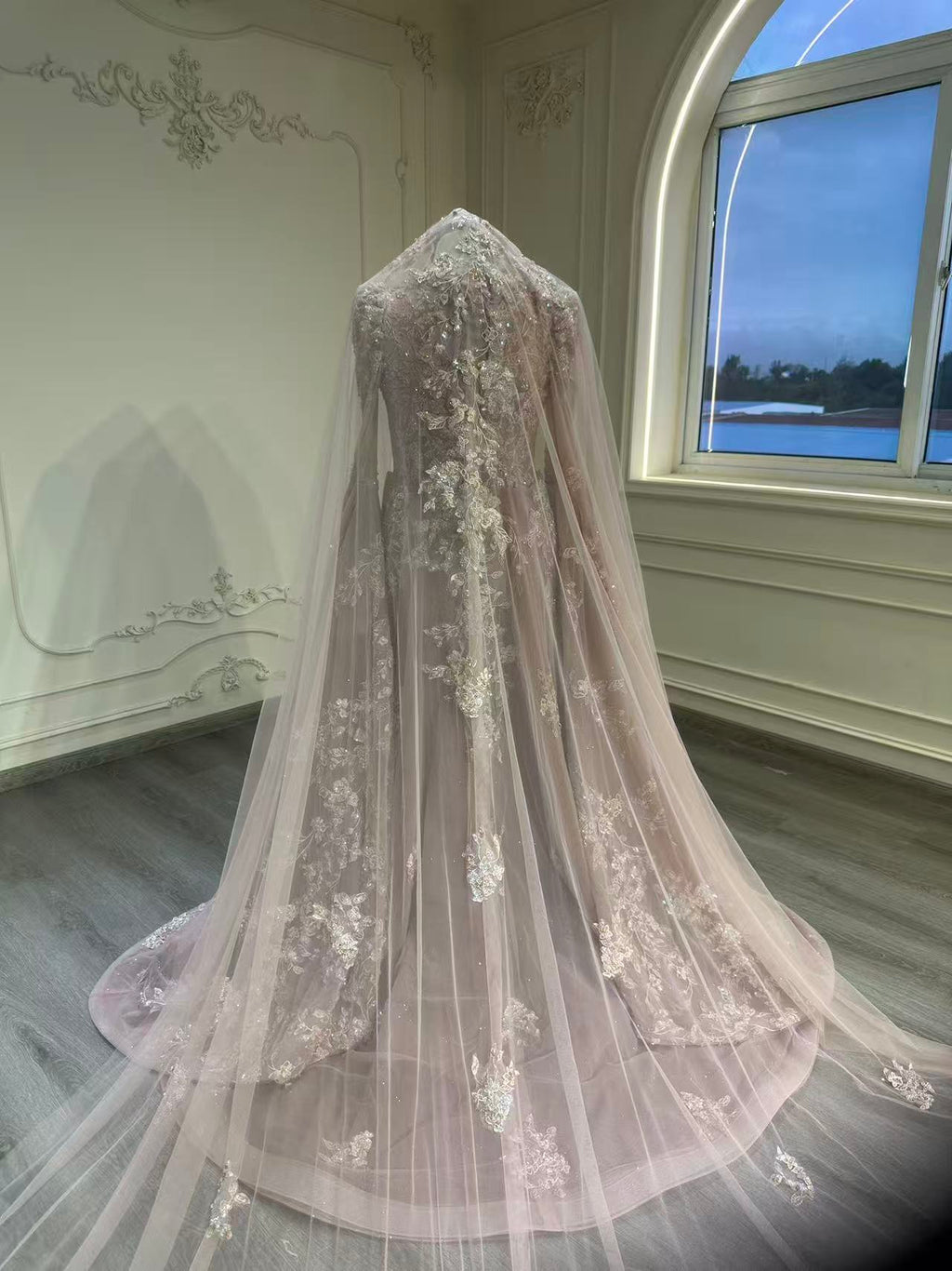 Champagne dress with removable skirt and veil فستان روز جولد مع خرز ذهبي و طرحة