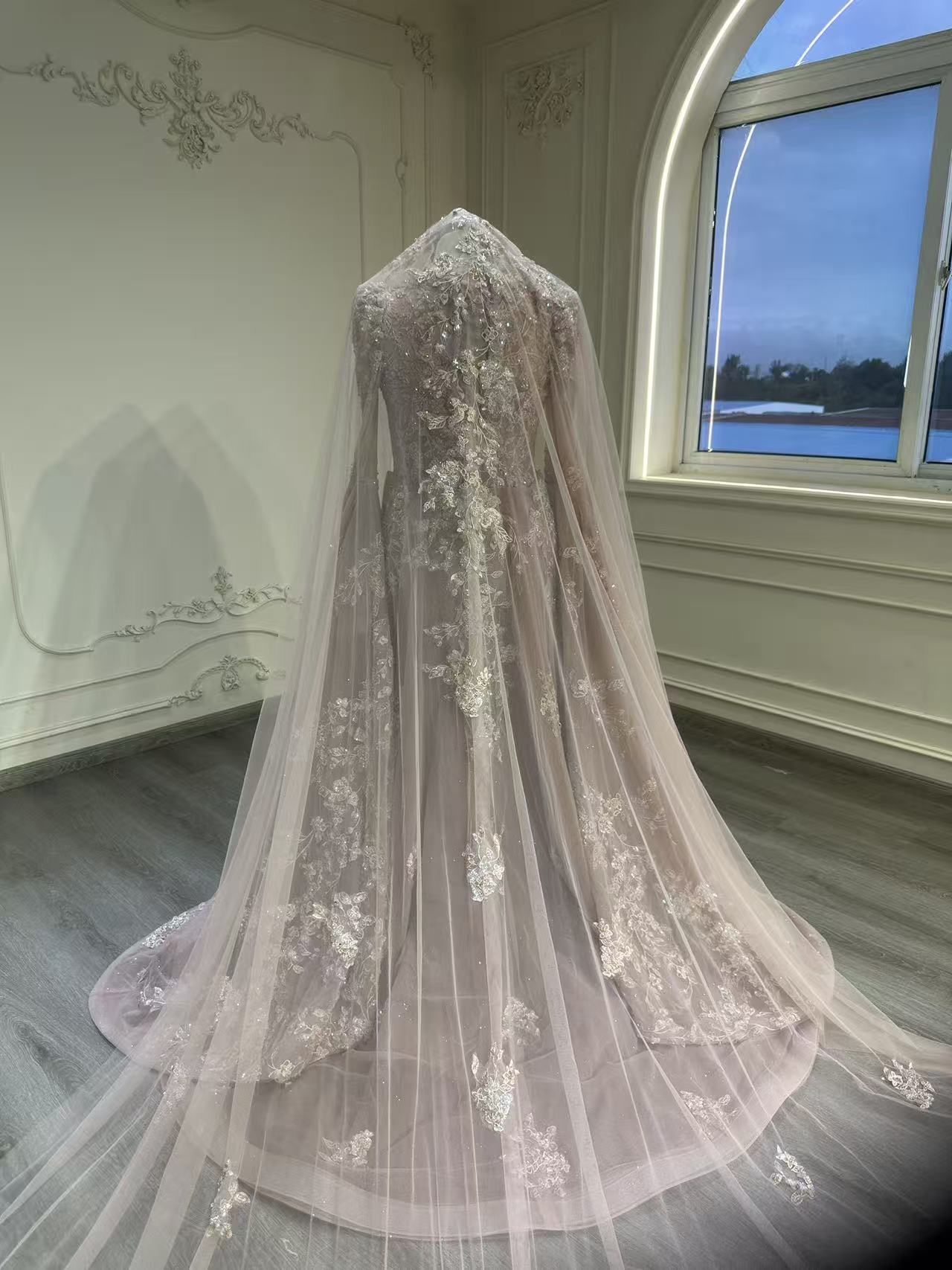 Champagne dress with removable skirt and veil فستان روز جولد مع خرز ذهبي و طرحة