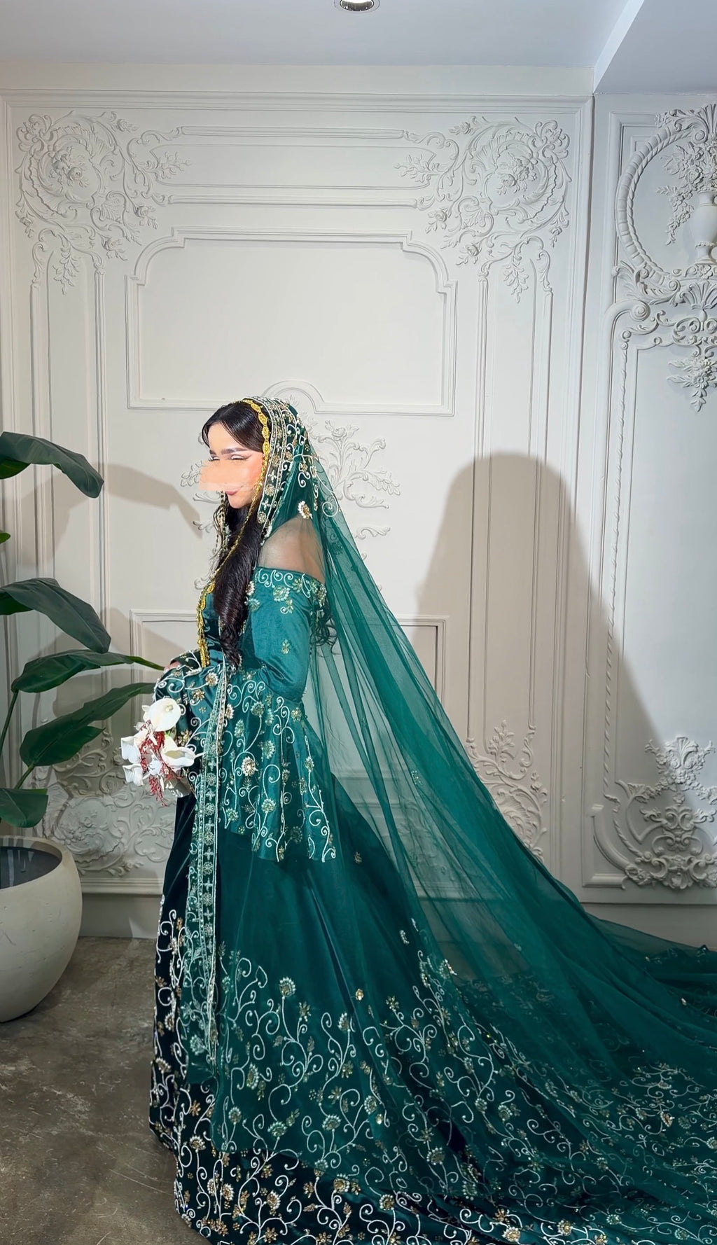 Extravagant green henna malka dress with heavy embroidery فستان ملكة فخم مع شك يدوي ثقيل