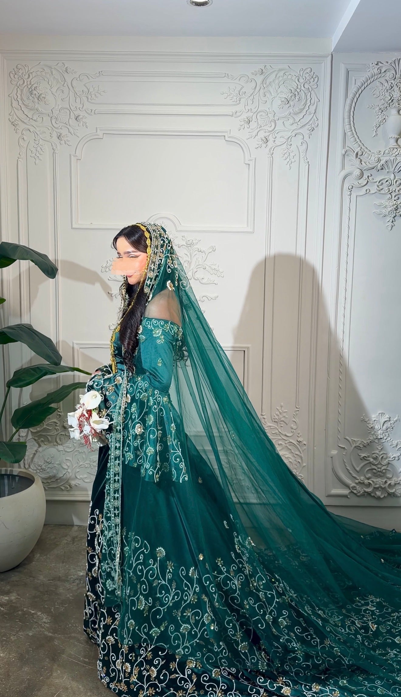 Extravagant green henna malka dress with heavy embroidery فستان ملكة فخم مع شك يدوي ثقيل