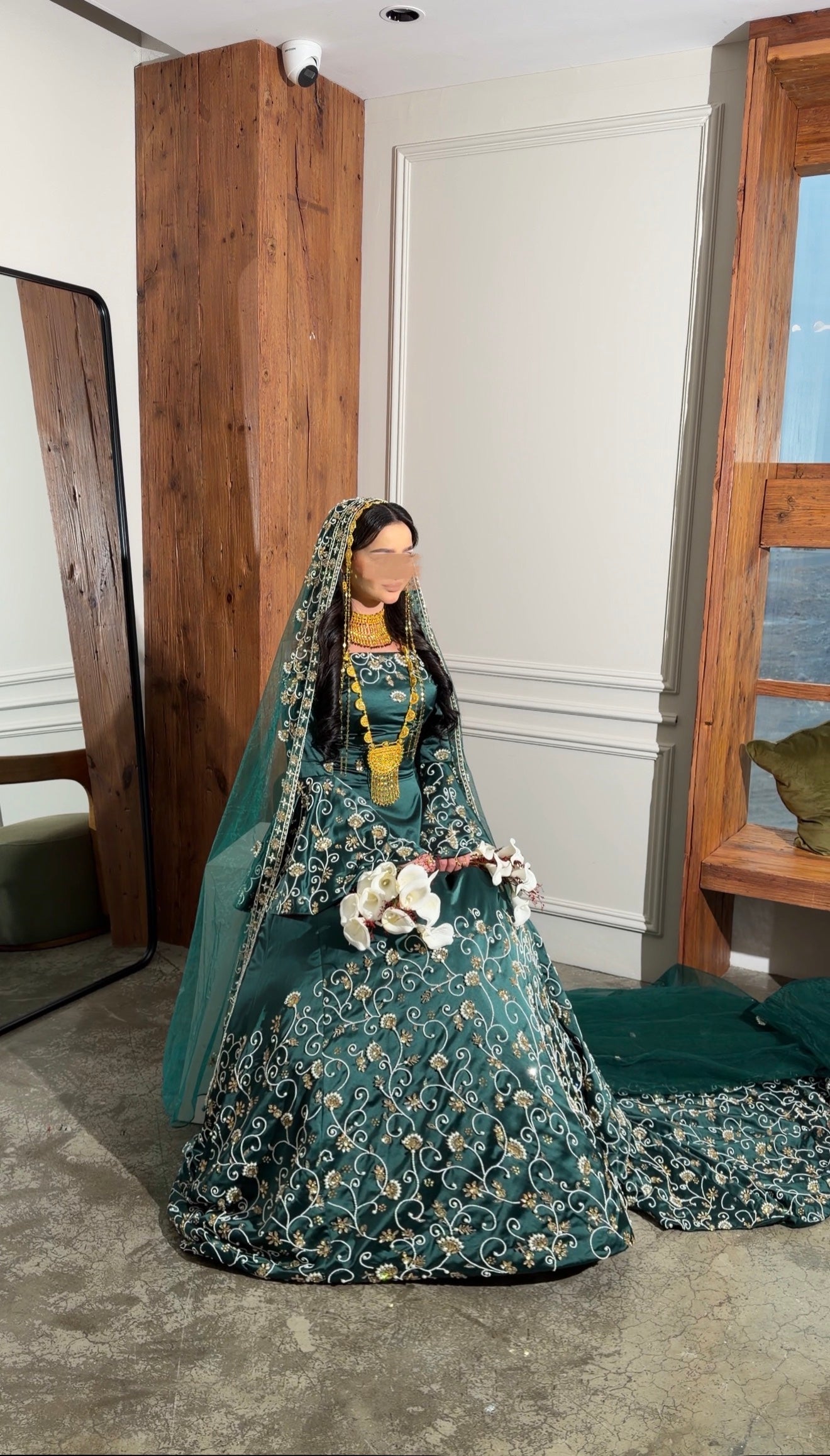 Extravagant green henna malka dress with heavy embroidery فستان ملكة فخم مع شك يدوي ثقيل