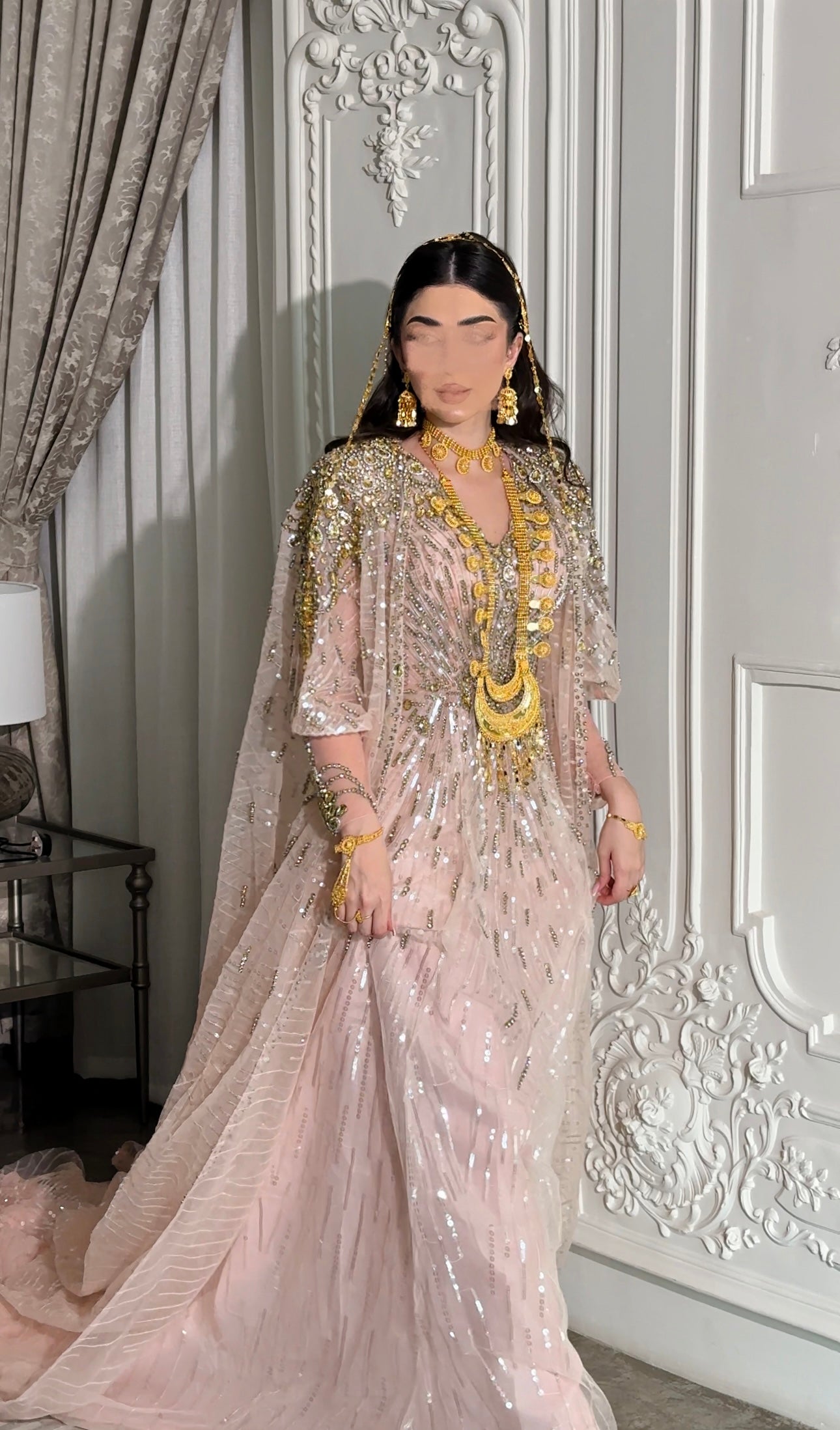 Champagne thoub with handmade crystals and veil ثوب روز جولد مع كريستالات باليد و طرحة