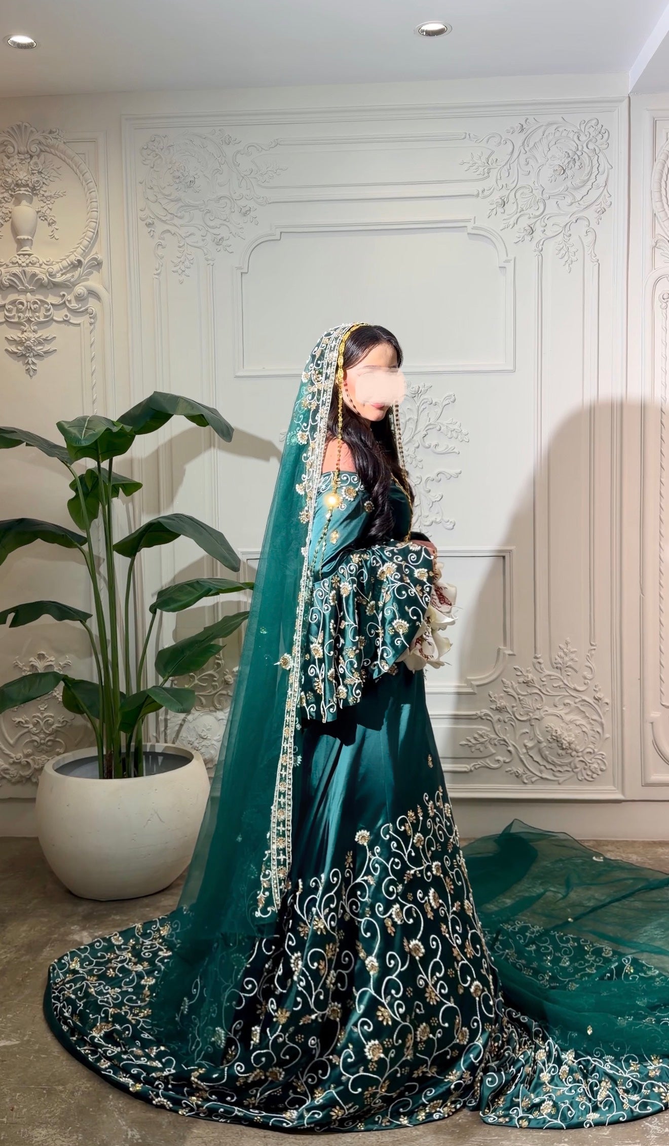 Extravagant green henna malka dress with heavy embroidery فستان ملكة فخم مع شك يدوي ثقيل