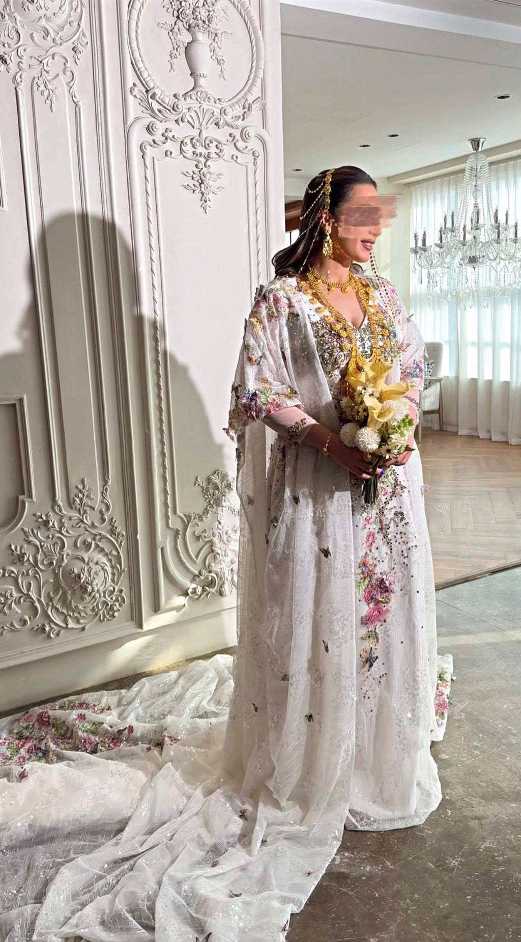 White thoub with crystal and handmade details ثوب ابيض مع ورد و كريستال يدوي
