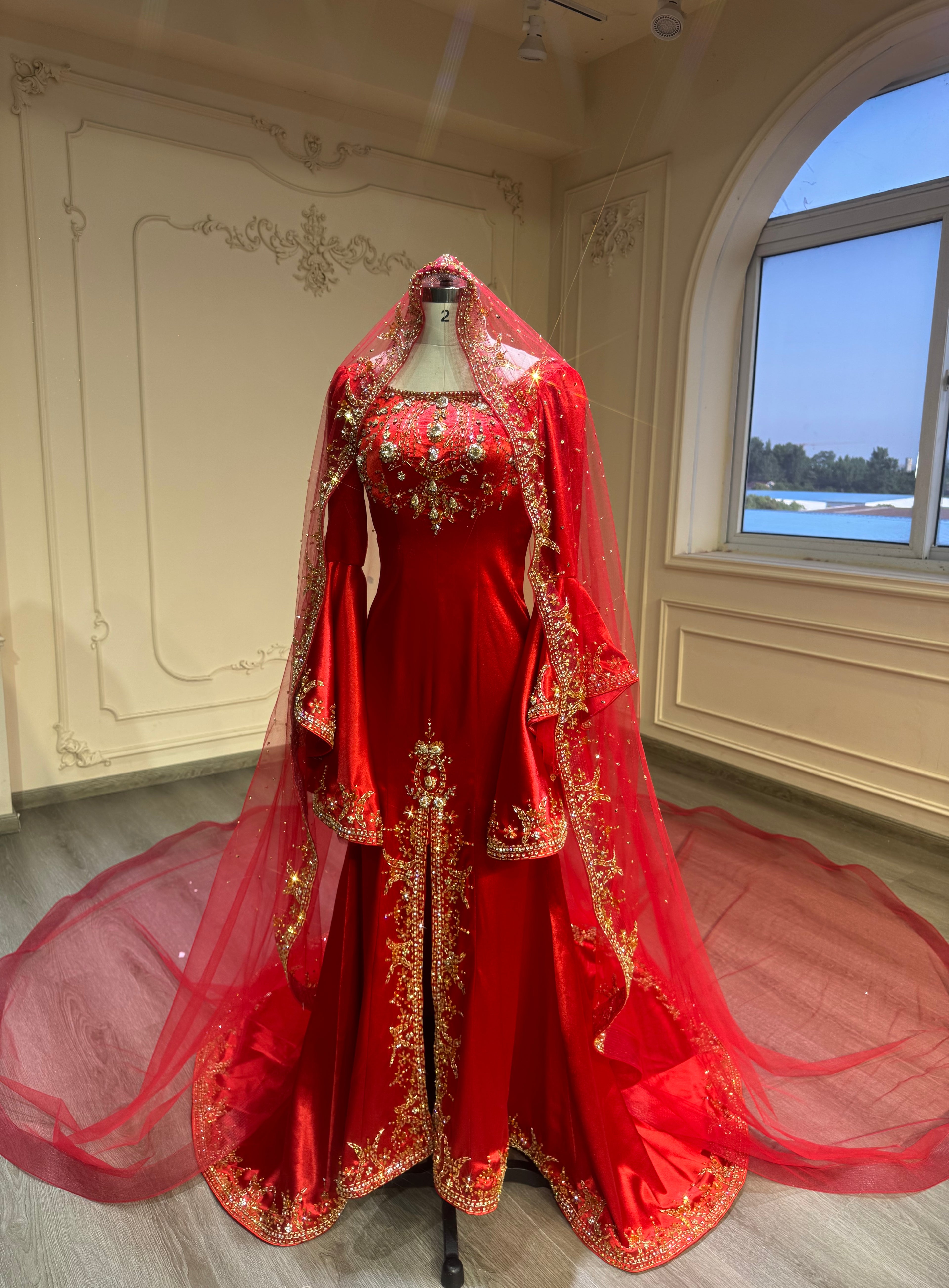 Red and gold fishtail malka dress with veil فستان ملكة احمر و ذهبي مع طرحة
