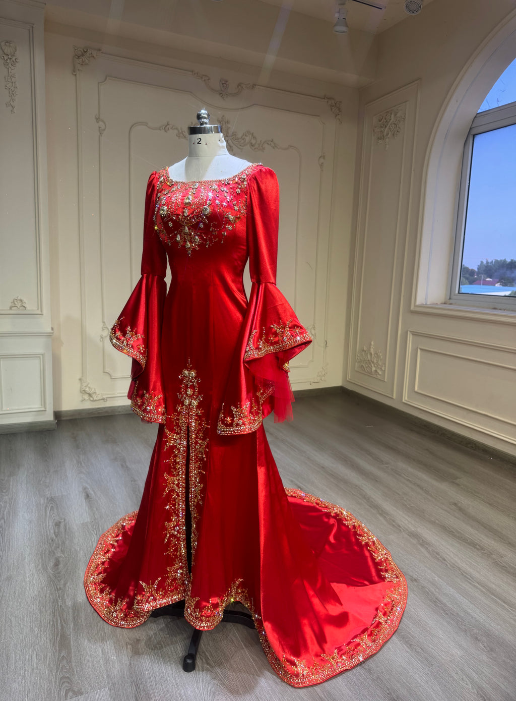 Red and gold fishtail malka dress with veil فستان ملكة احمر و ذهبي مع طرحة
