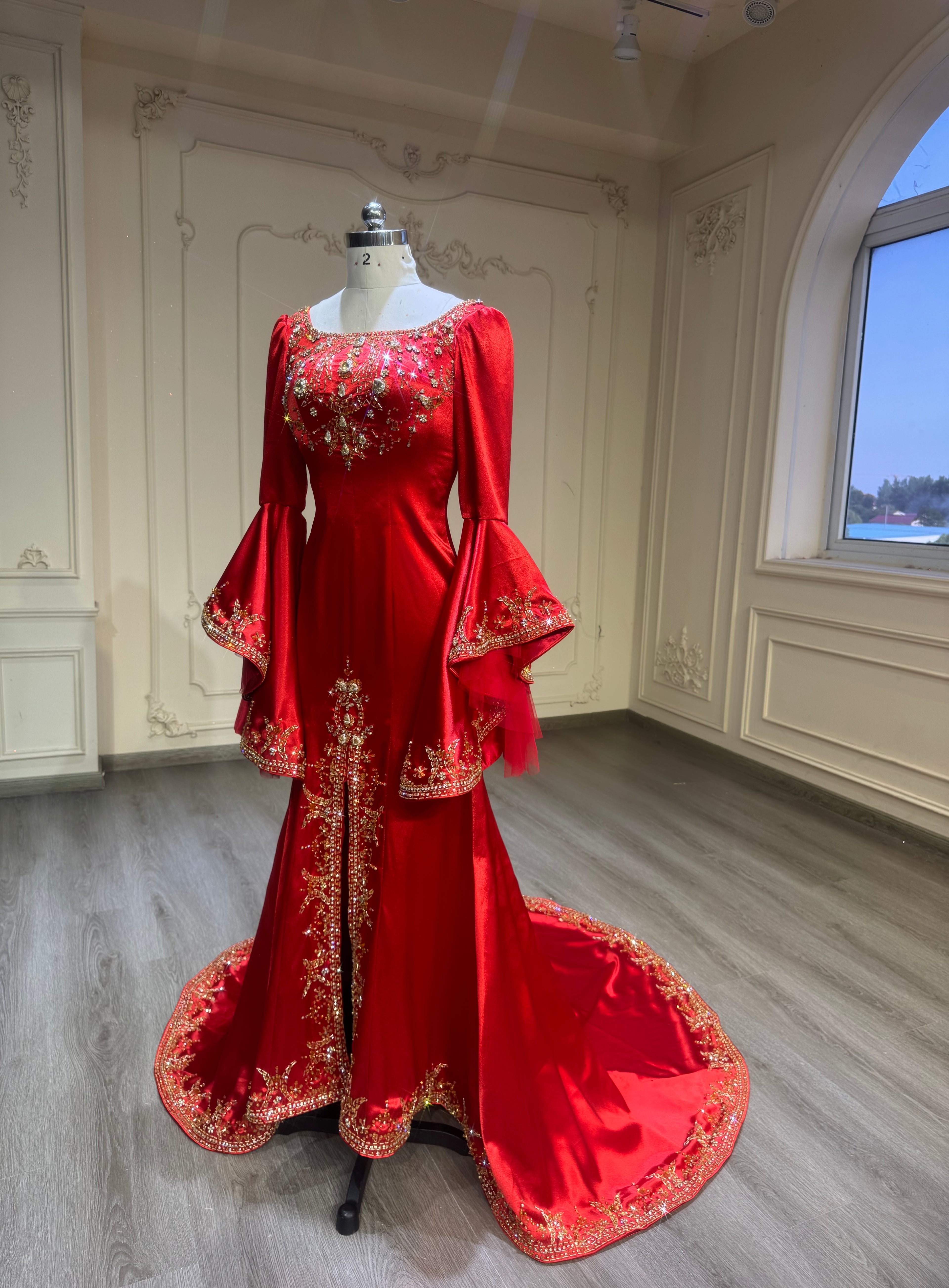 Red and gold fishtail malka dress with veil فستان ملكة احمر و ذهبي مع طرحة
