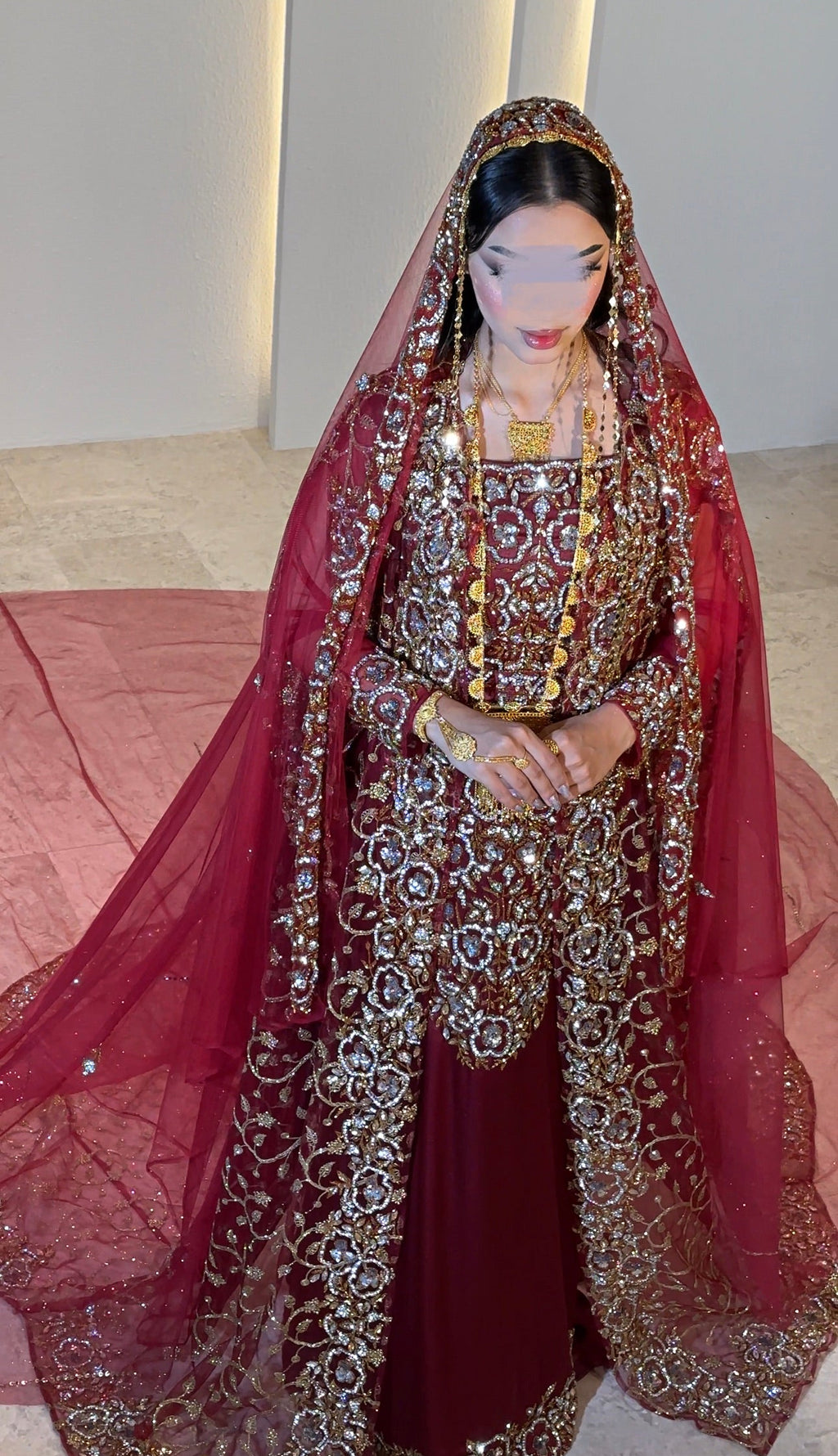 Malka dress maroon with gold three piece ٣ قطع فستان ملكة ماروني
